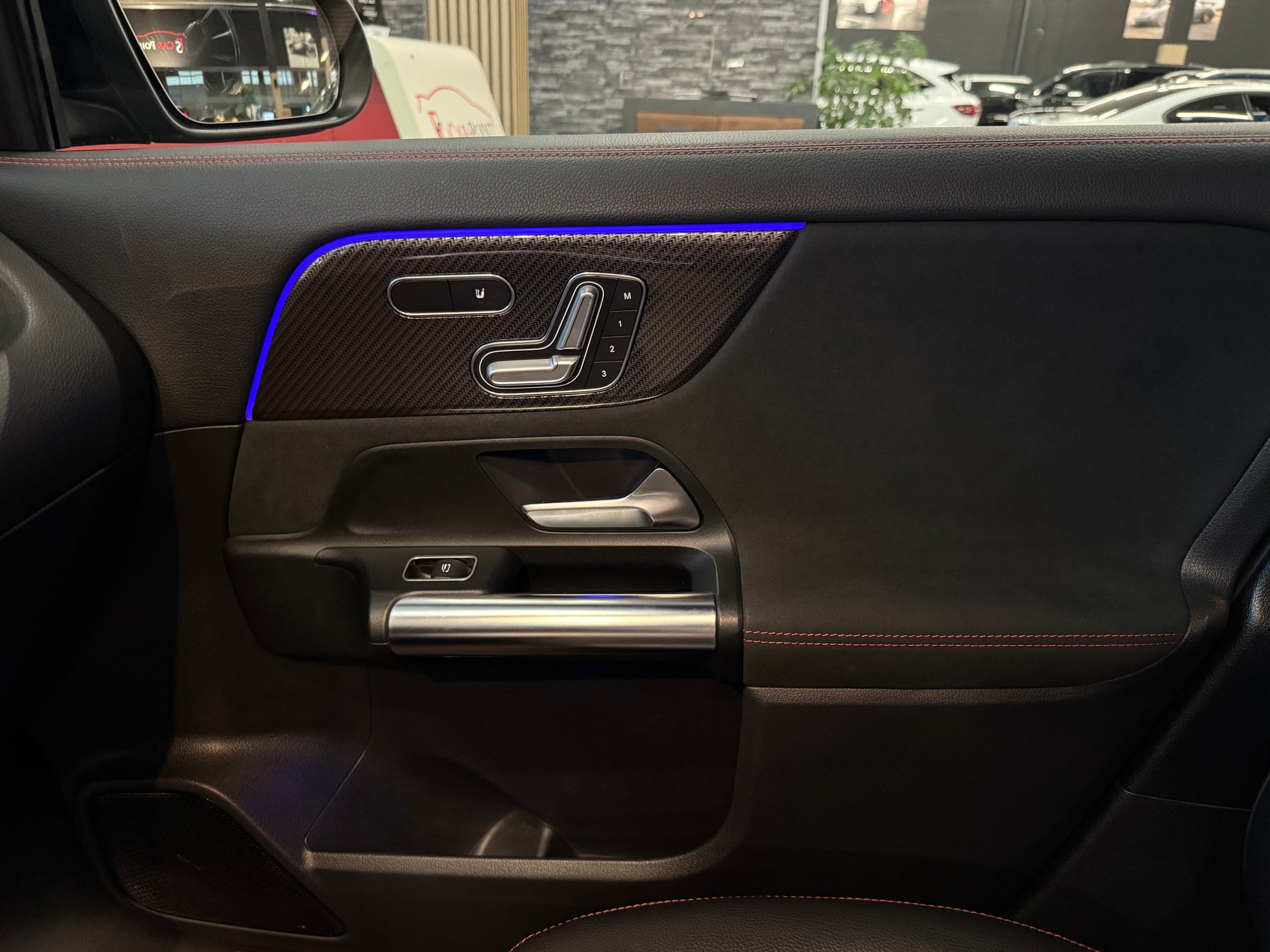 MERCEDES-BENZ GLA 220d 4Matic AMG Line 8G-DCT-image-18