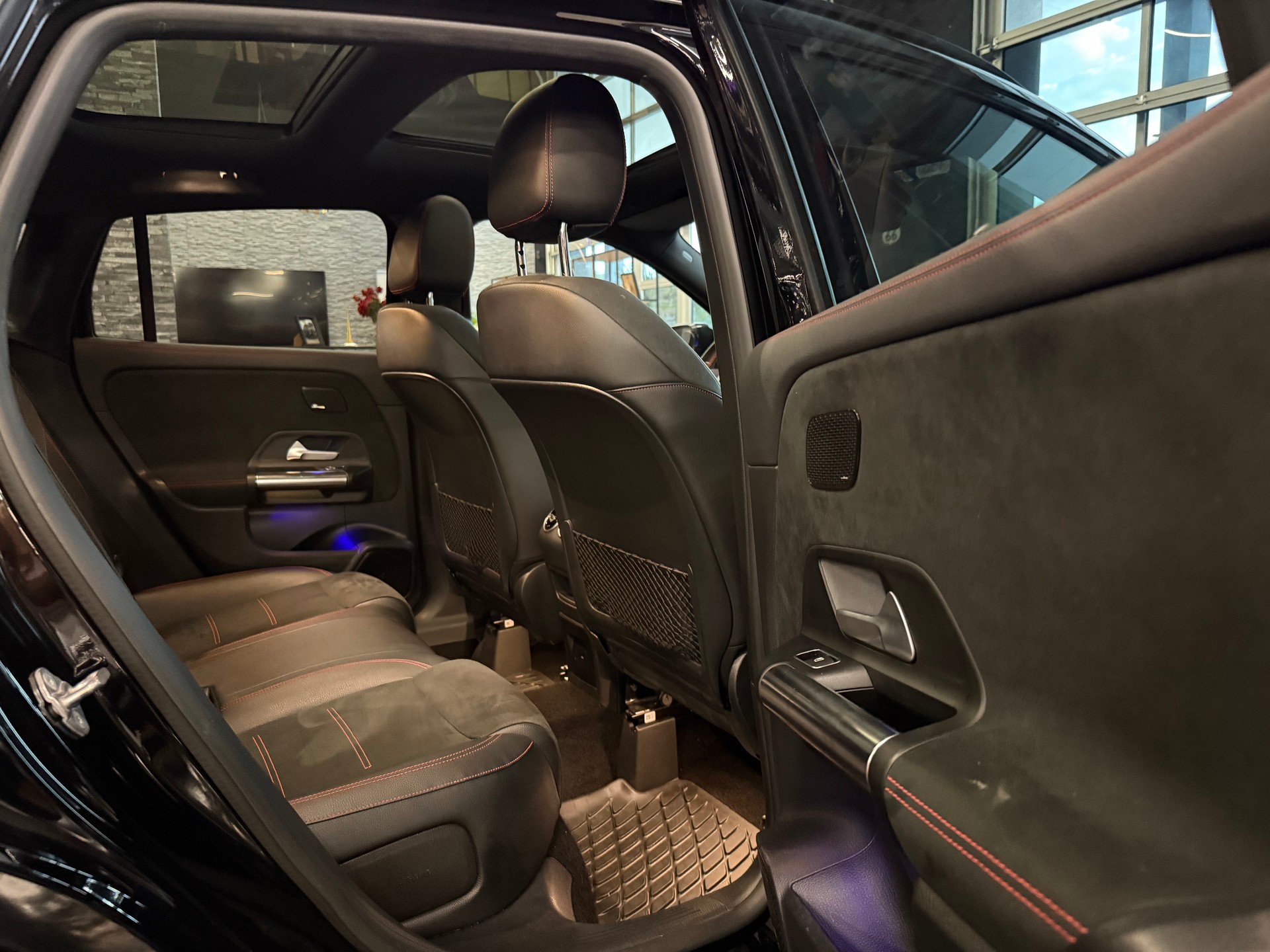 MERCEDES-BENZ GLA 220d 4Matic AMG Line 8G-DCT-image-12