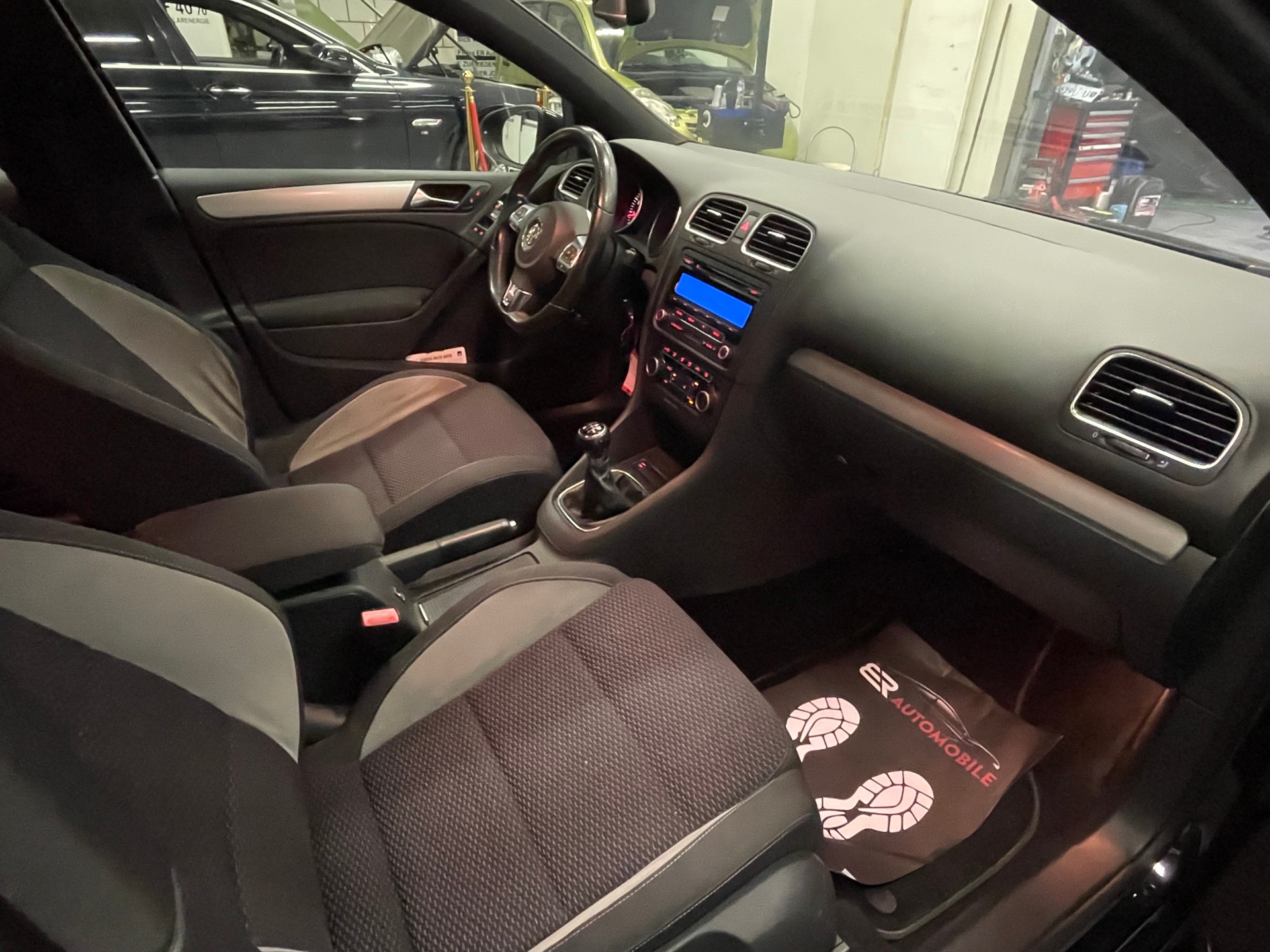 VW Golf 1.4 TFSI R-Line-image-9