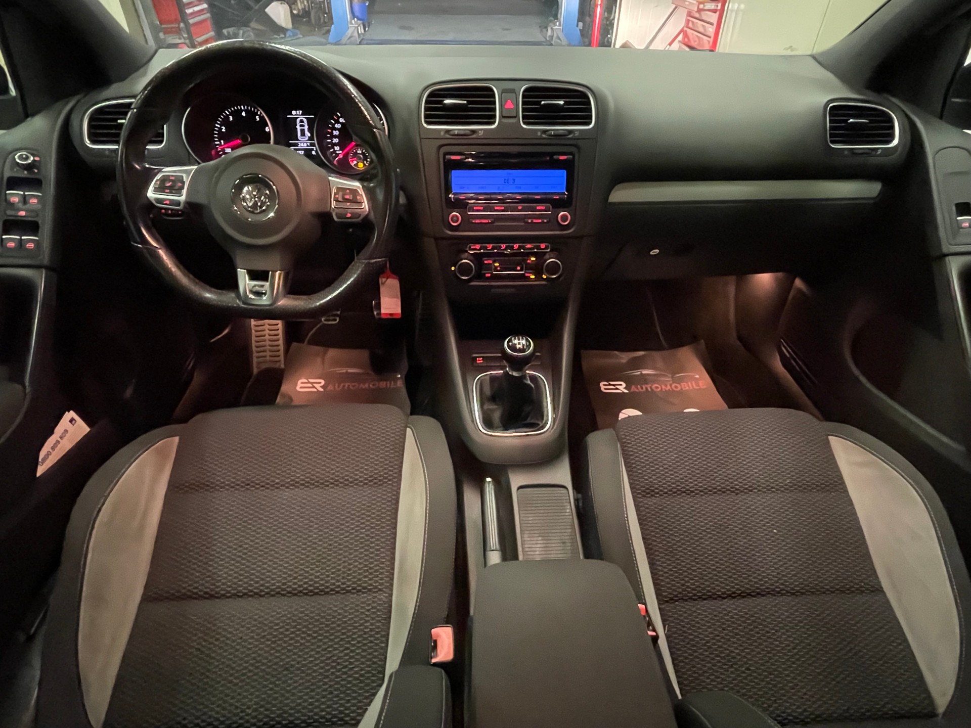 VW Golf 1.4 TFSI R-Line-image-8