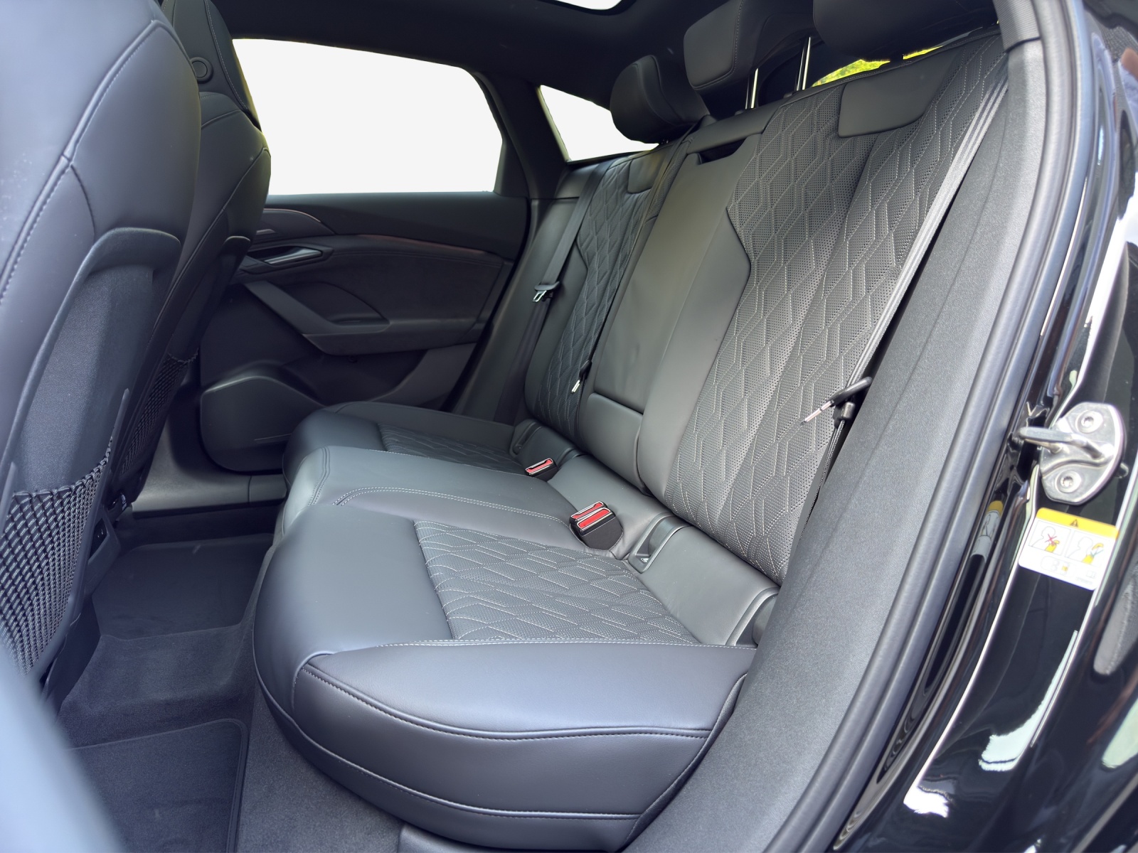 AUDI S6 Sportback e-tron quattro-image-11