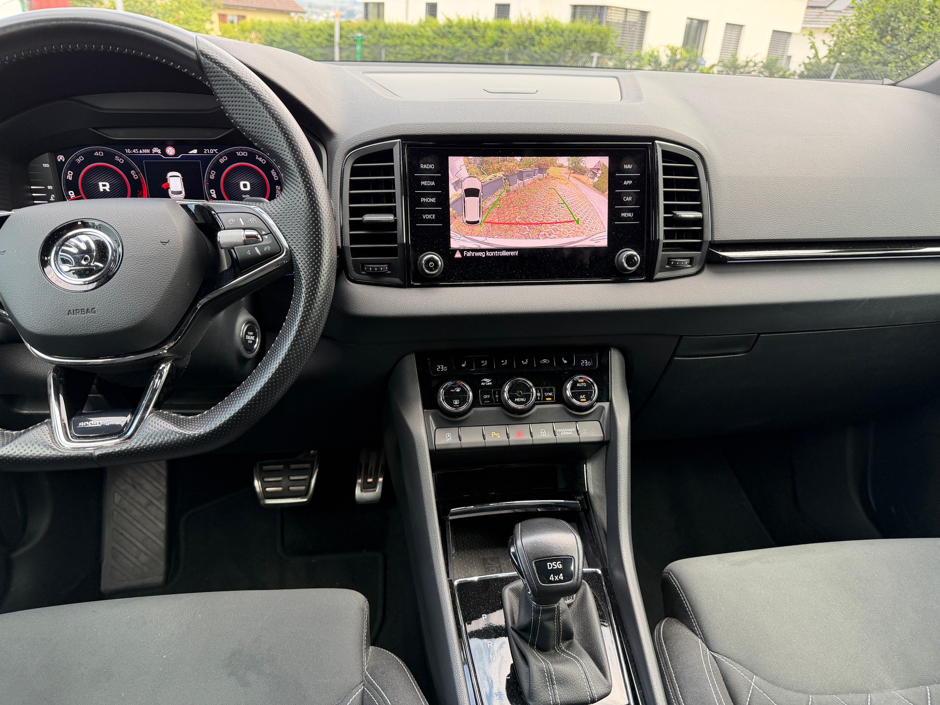 SKODA Karoq 2.0 TSI SportLine 4x4 DSG-image-3