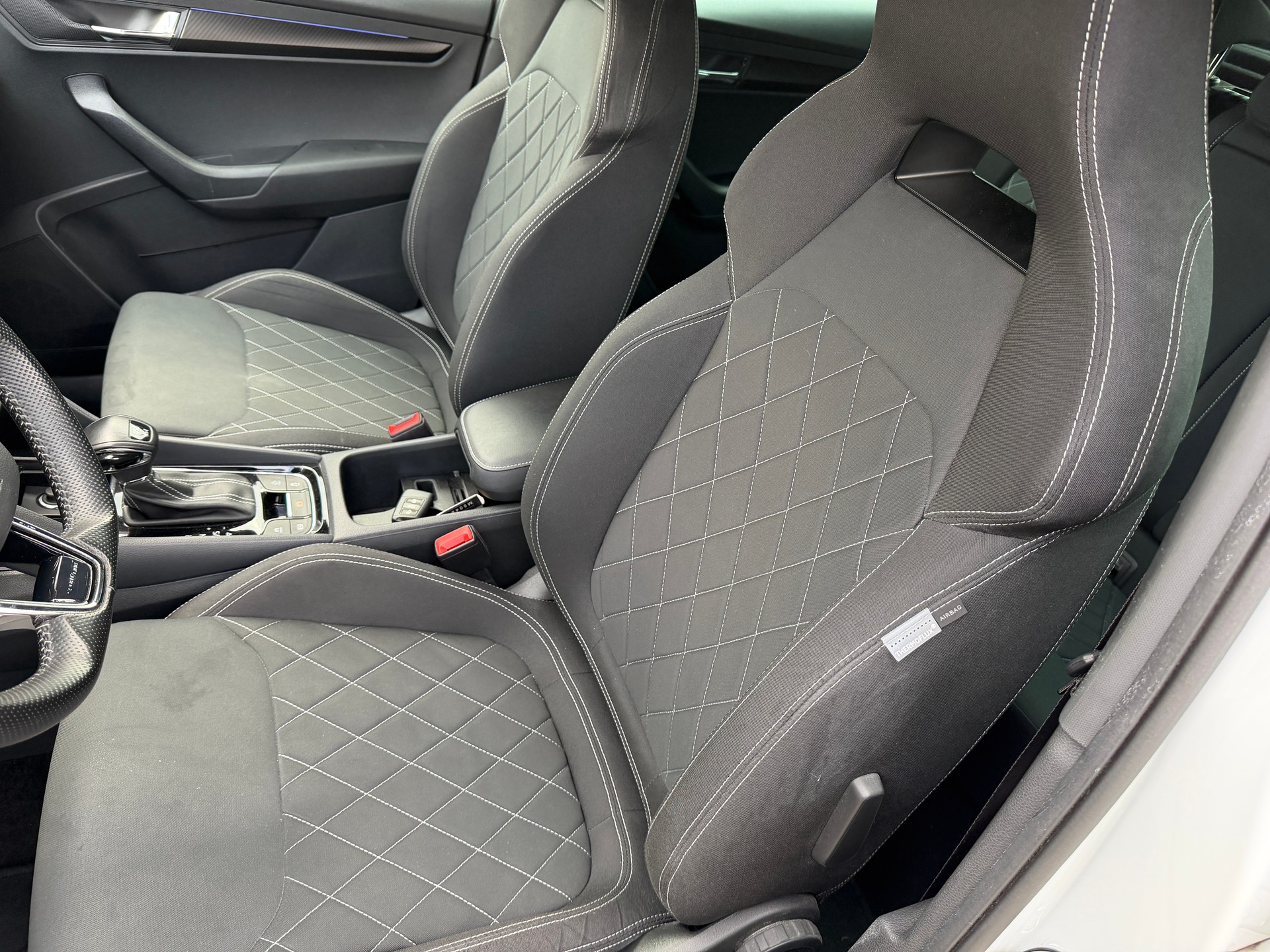 SKODA Karoq 2.0 TSI SportLine 4x4 DSG-image-6