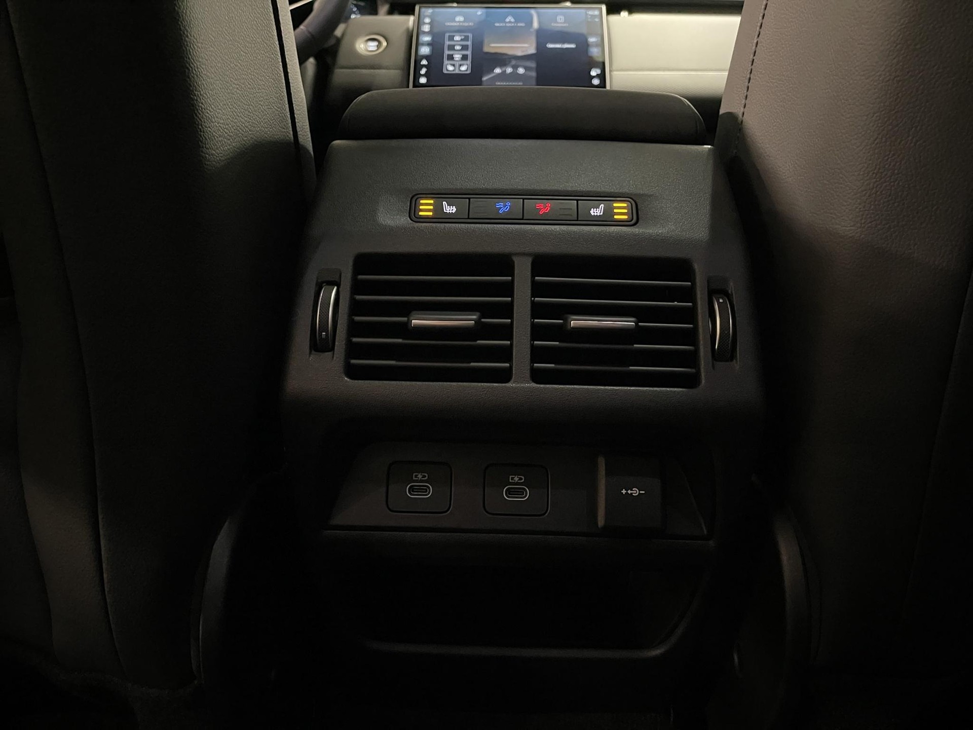 LAND ROVER Discovery Sport 1.5 T 270e Landmark (Plug-in Hybrid)-image-11