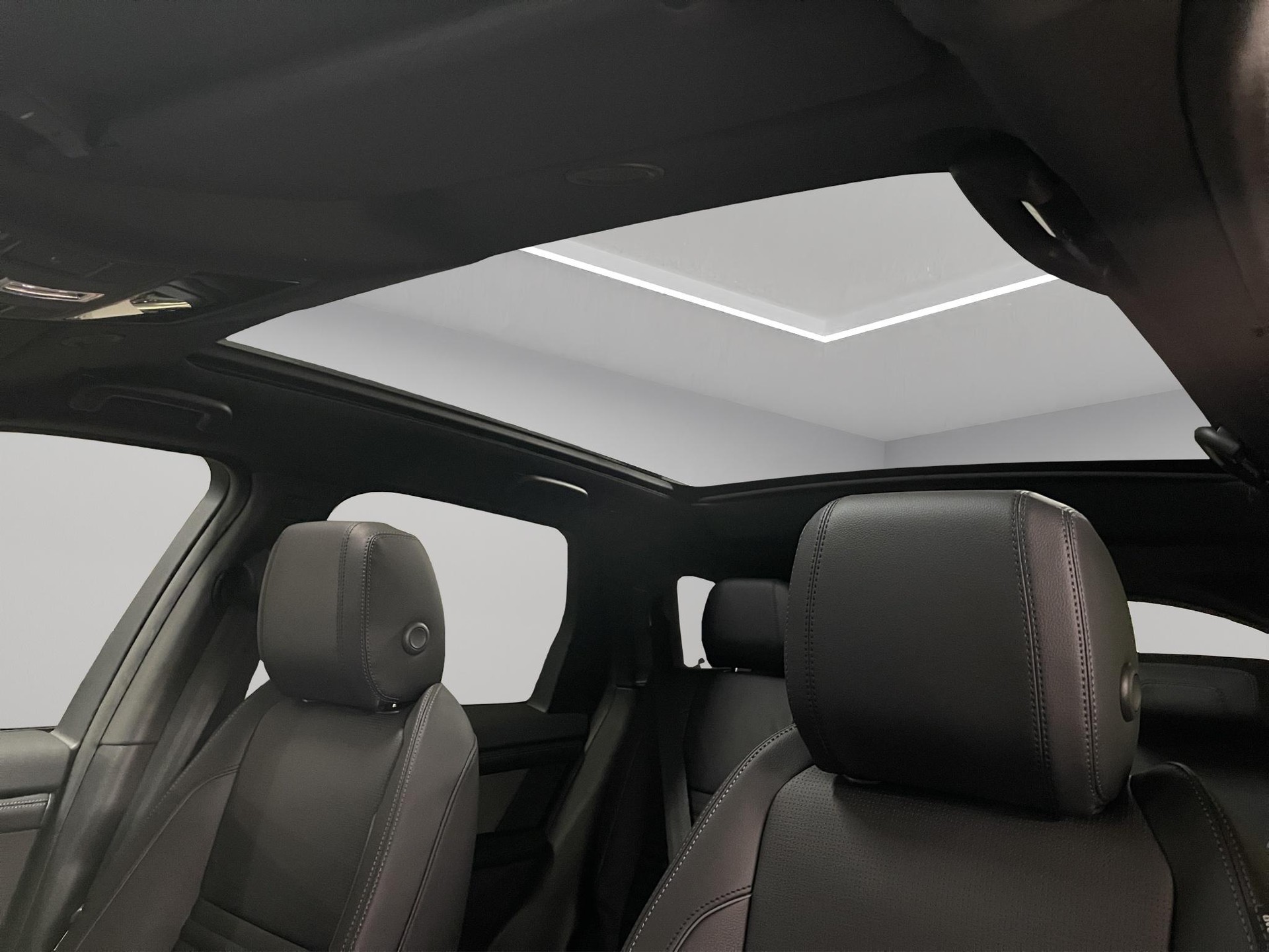 LAND ROVER Discovery Sport 1.5 T 270e Landmark (Plug-in Hybrid)-image-16