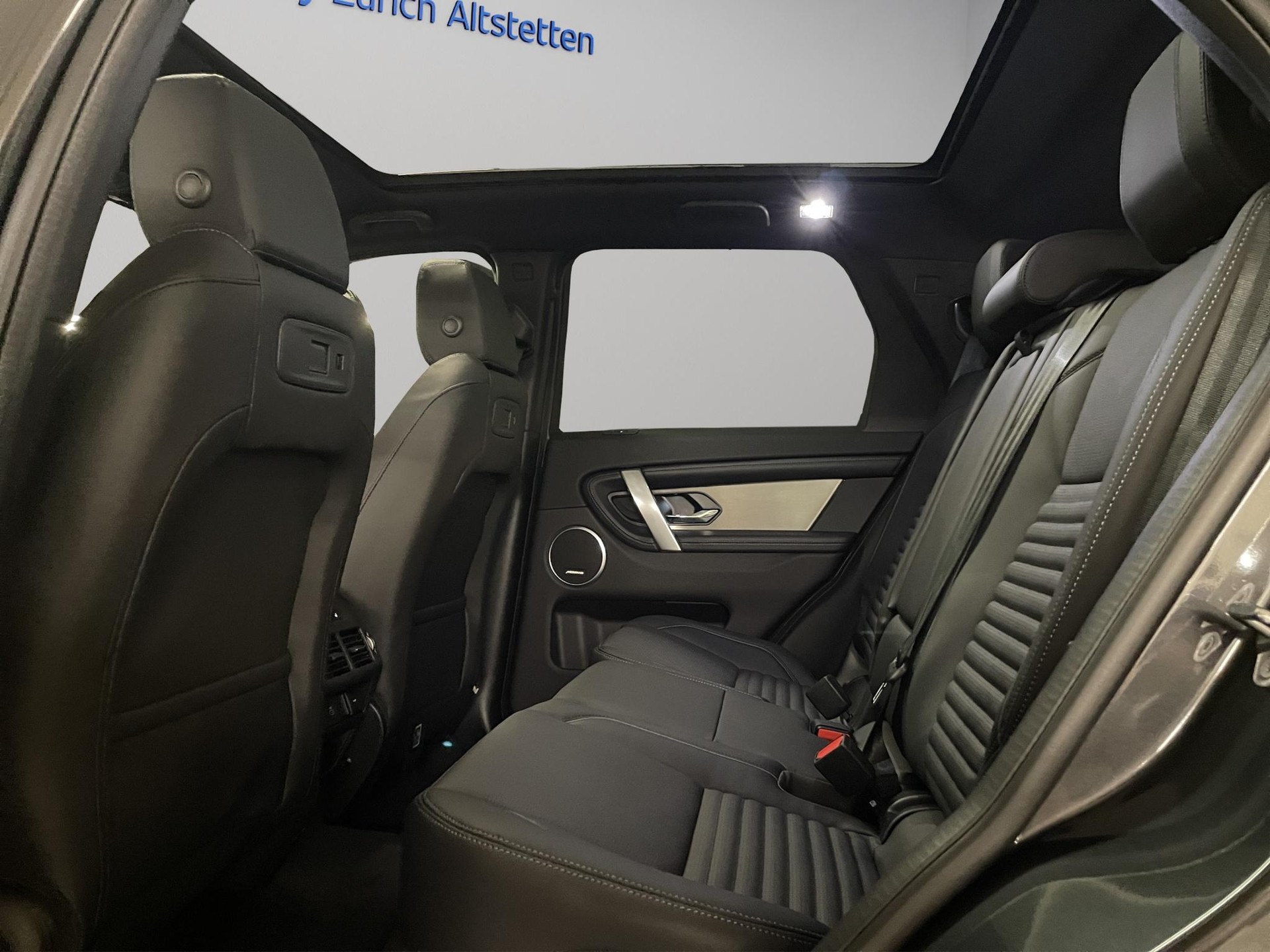 LAND ROVER Discovery Sport 1.5 T 270e Landmark (Plug-in Hybrid)-image-8