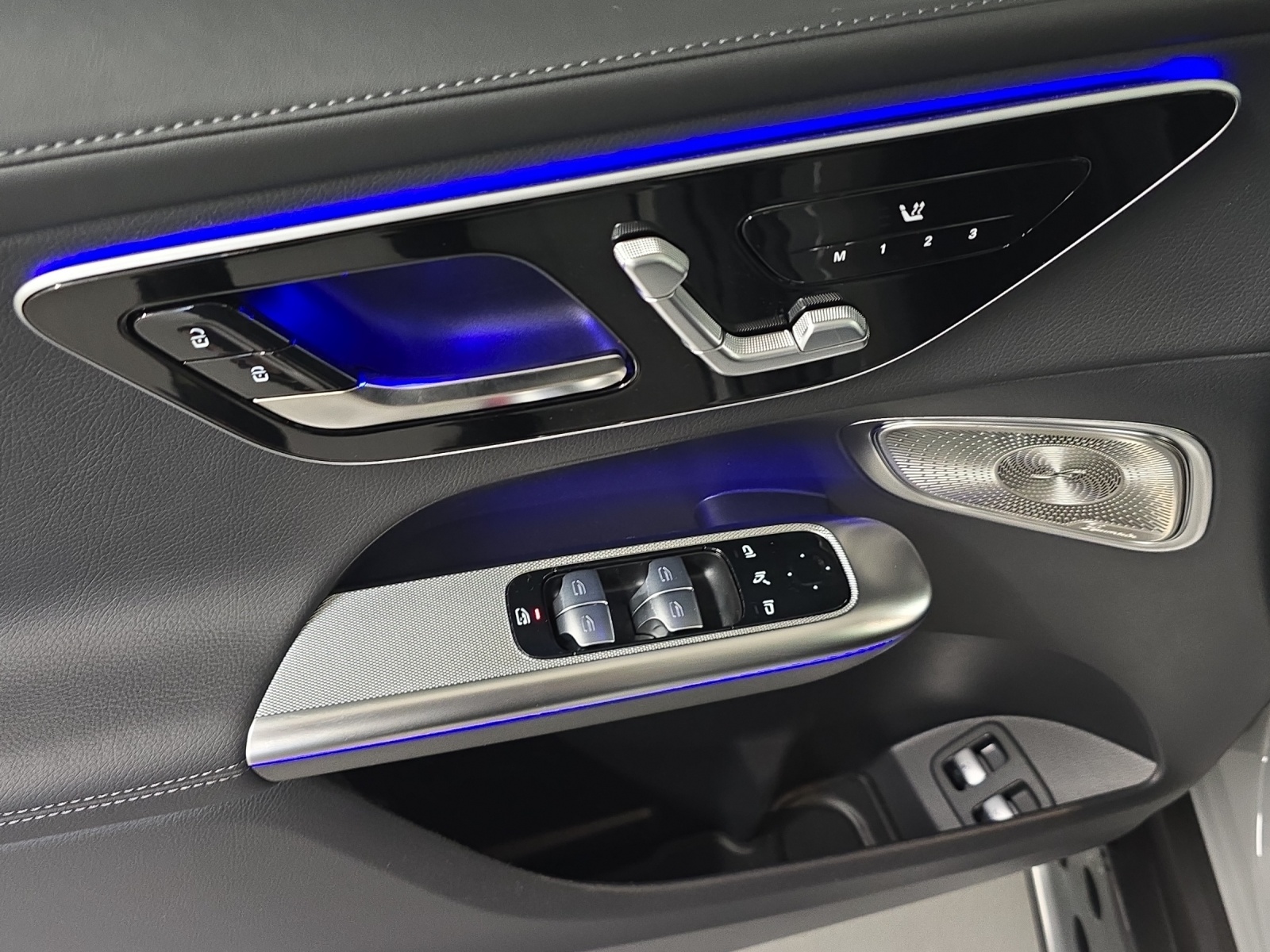MERCEDES-BENZ GLC 400 e AMG Line 4Matic EQ Star-image-6