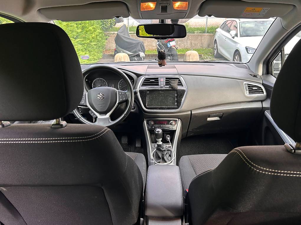 SUZUKI S-CROSS-image-3