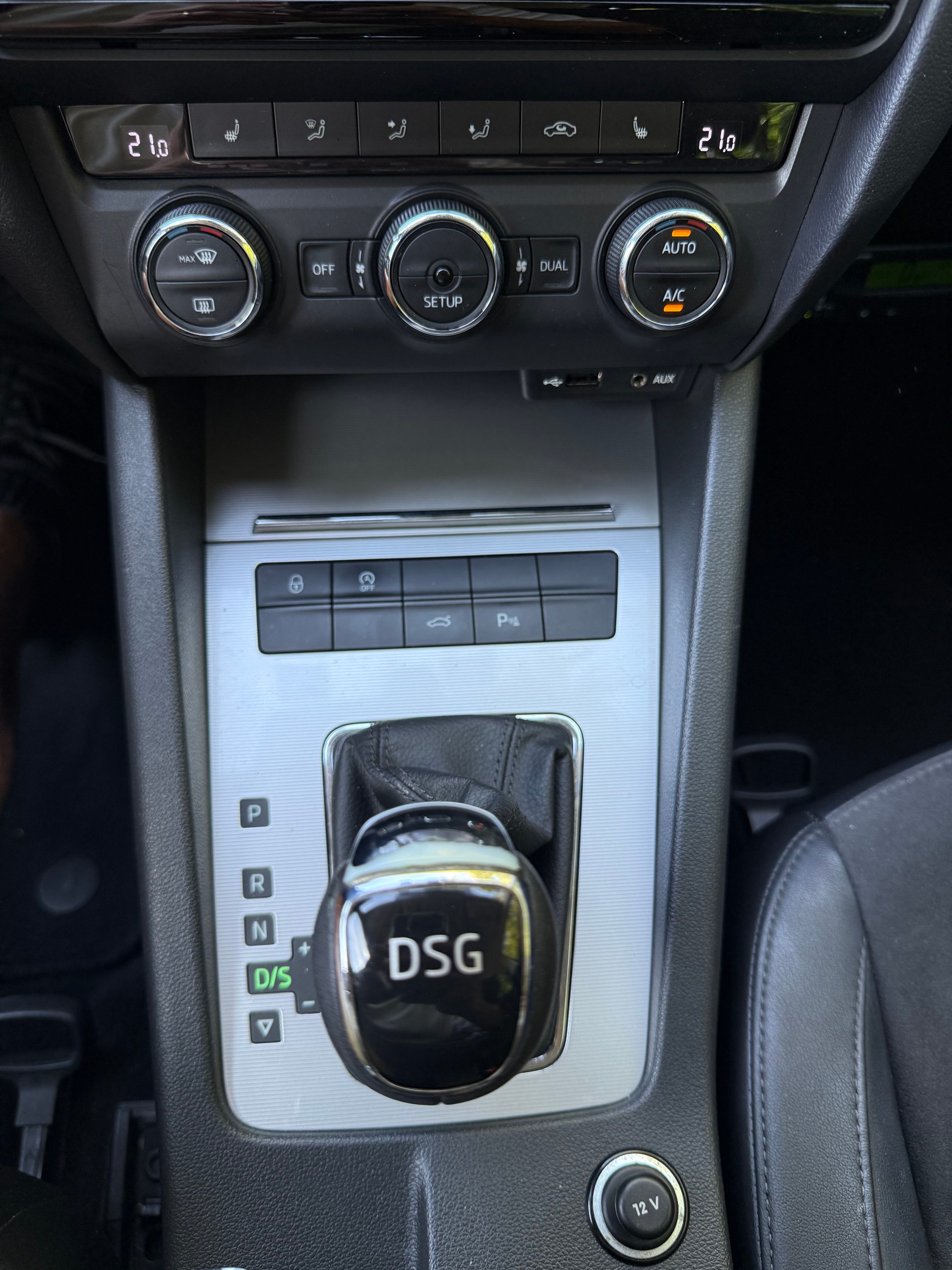SKODA Octavia Elegance 1.6 TDI DSG (CH)-image-17
