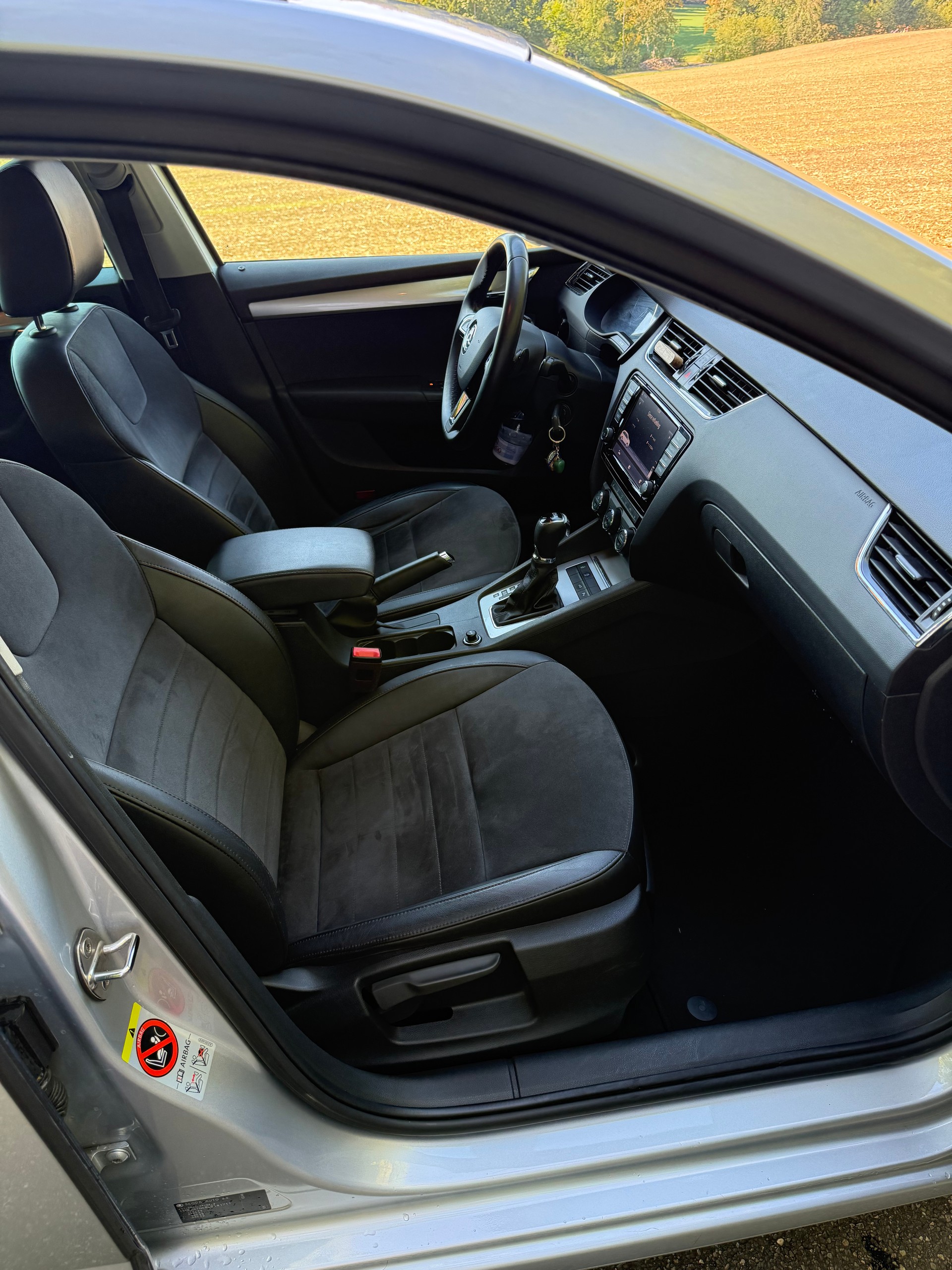 SKODA Octavia Elegance 1.6 TDI DSG (CH)-image-10
