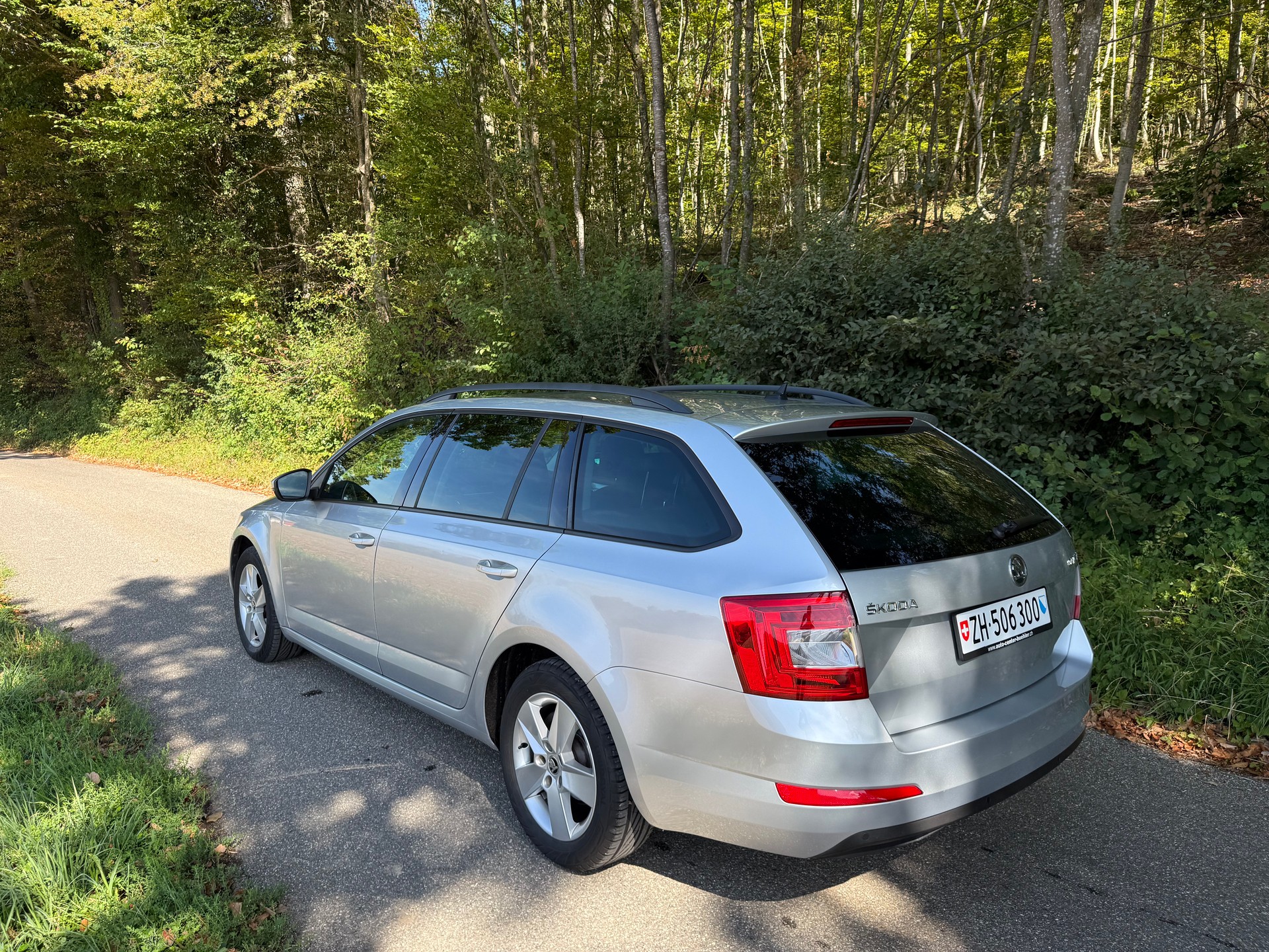 SKODA Octavia Elegance 1.6 TDI DSG (CH)-image-3