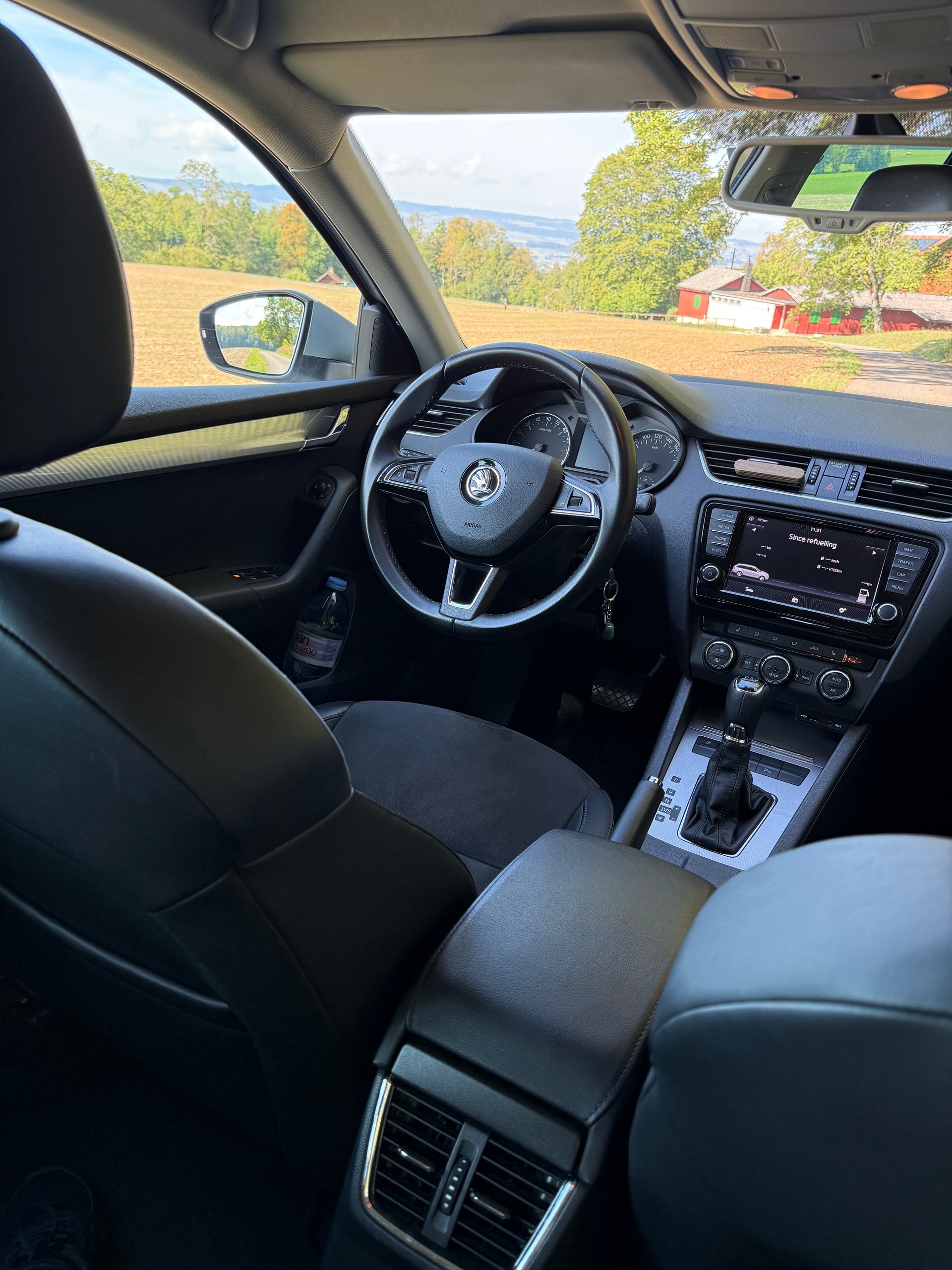 SKODA Octavia Elegance 1.6 TDI DSG (CH)-image-11