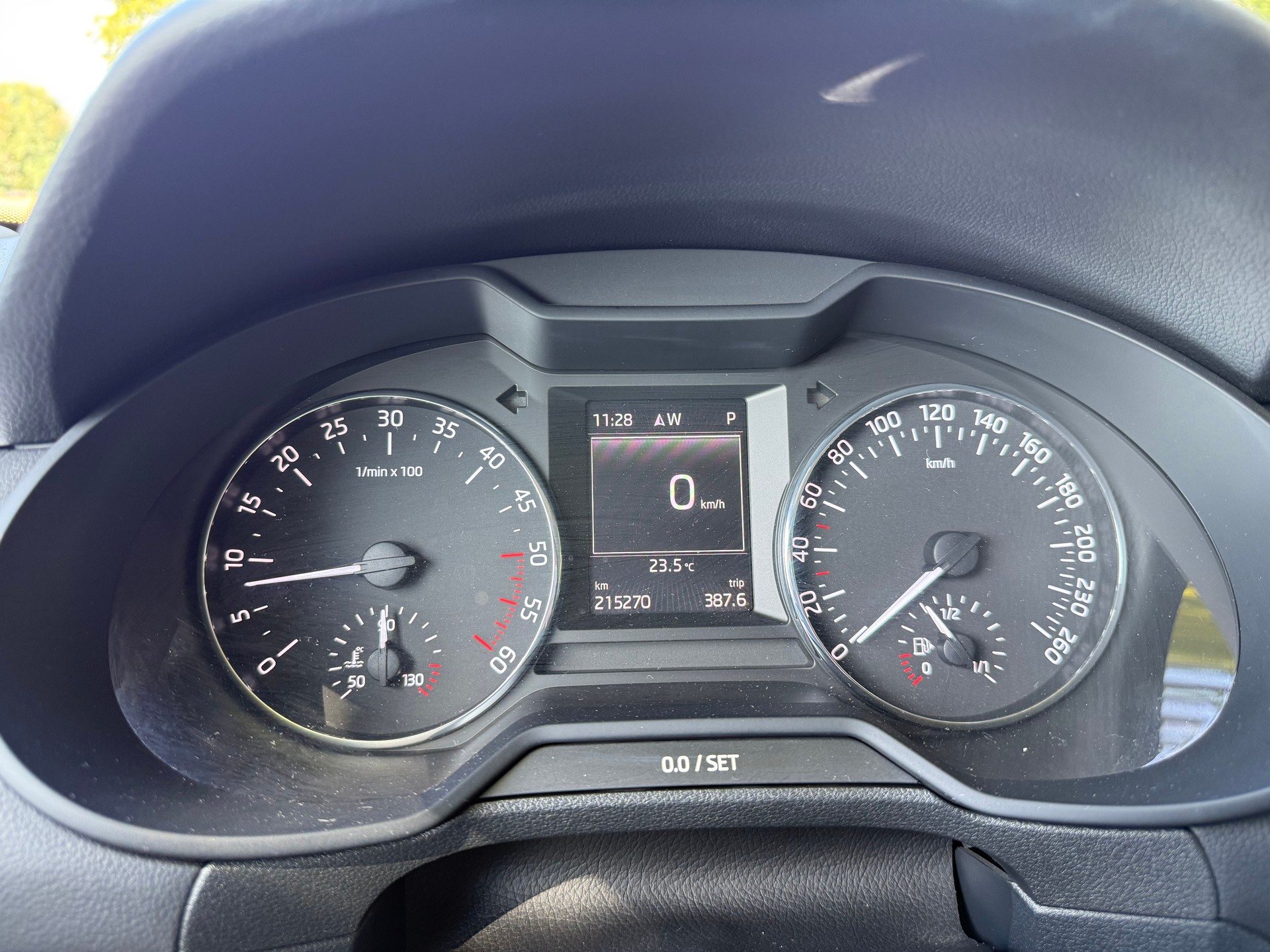 SKODA Octavia Elegance 1.6 TDI DSG (CH)-image-18
