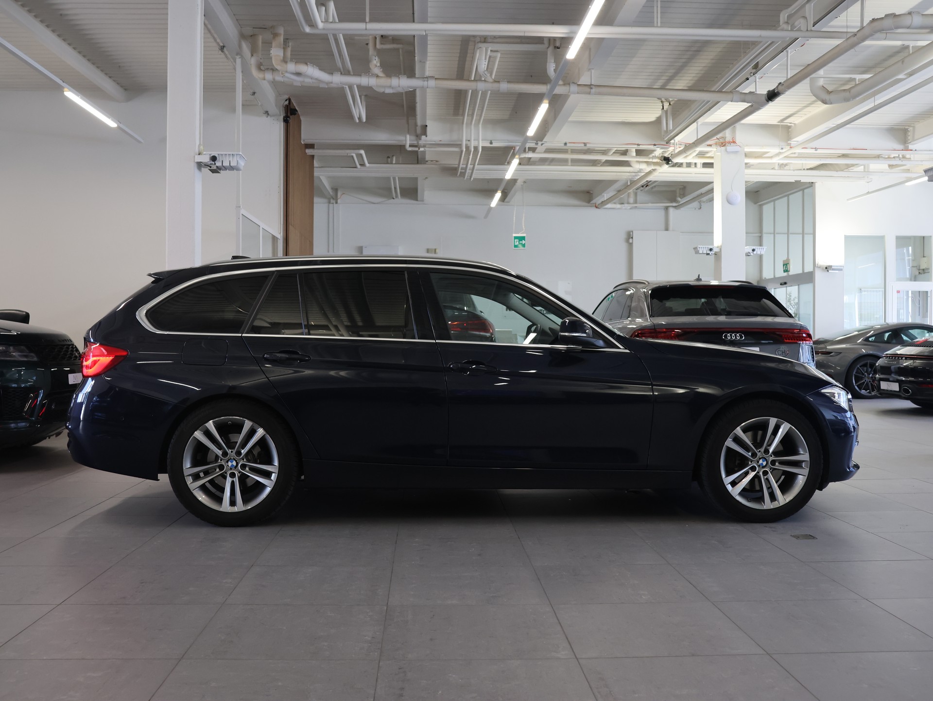 BMW 330i xDrive Touring *Rückfahrkamera* *Sitzheizung*-image-9