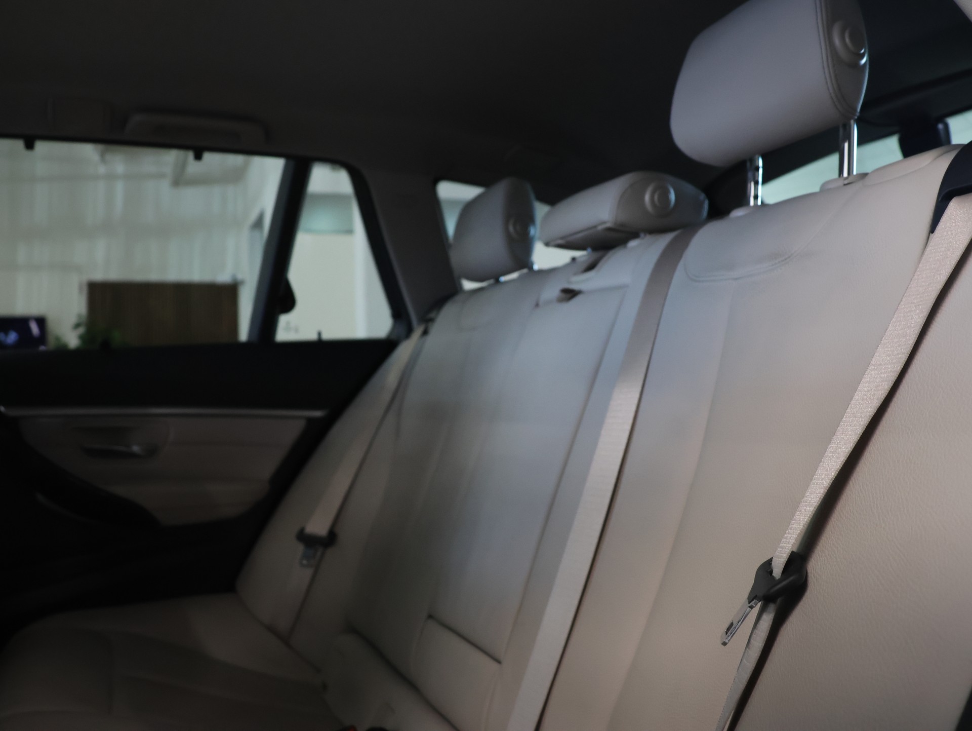 BMW 330i xDrive Touring *Rückfahrkamera* *Sitzheizung*-image-31