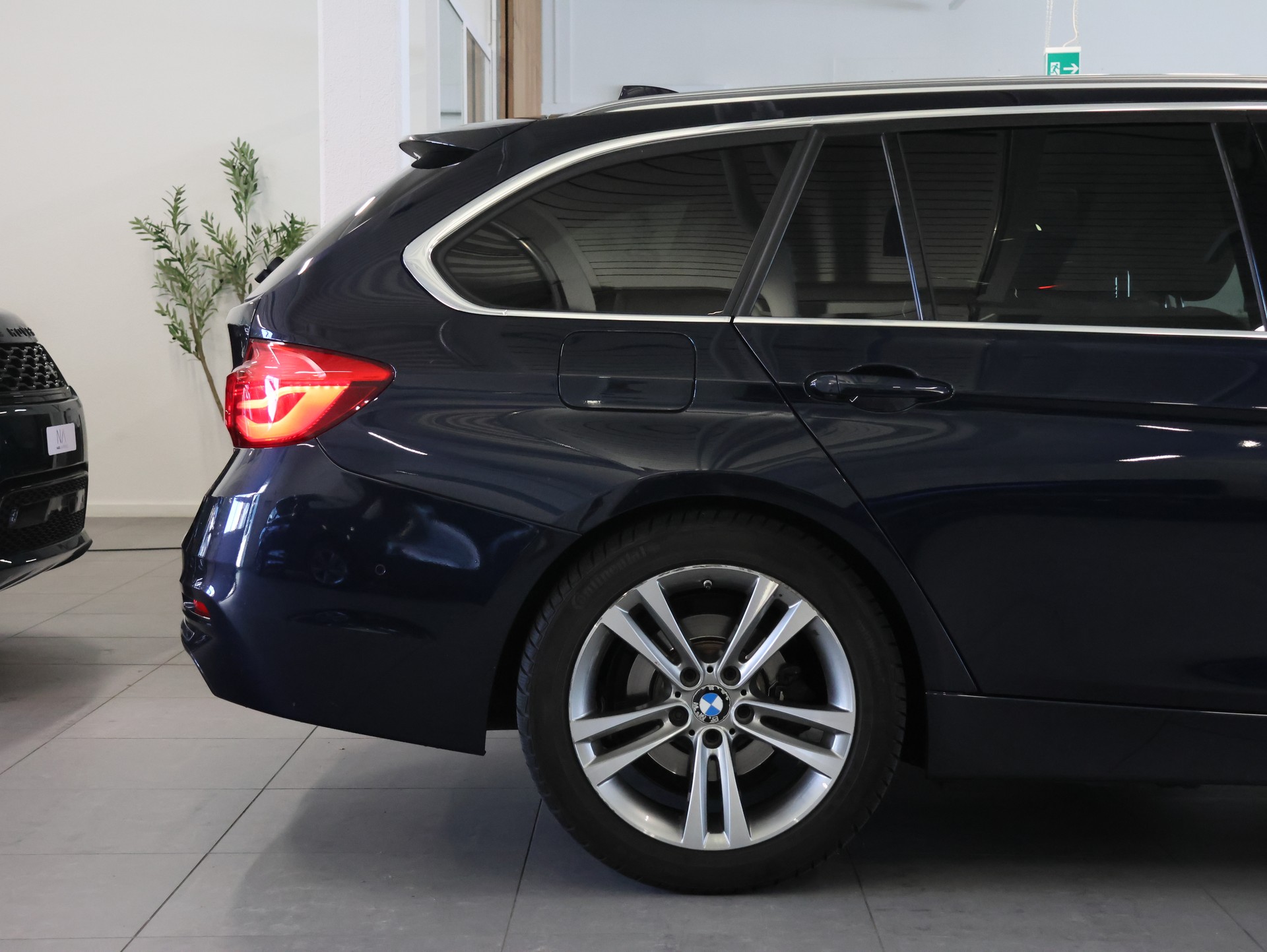 BMW 330i xDrive Touring *Rückfahrkamera* *Sitzheizung*-image-8