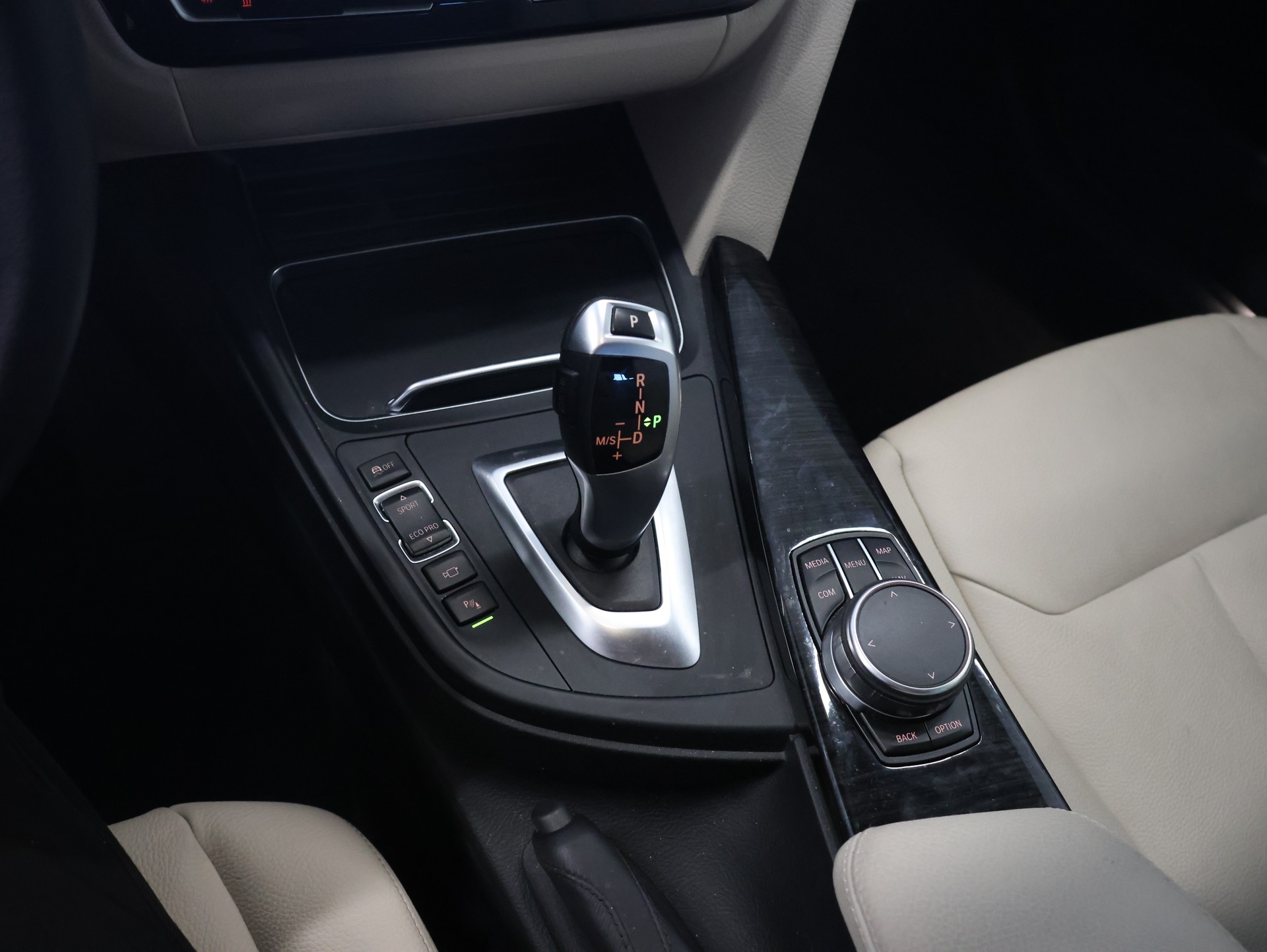 BMW 330i xDrive Touring *Rückfahrkamera* *Sitzheizung*-image-25