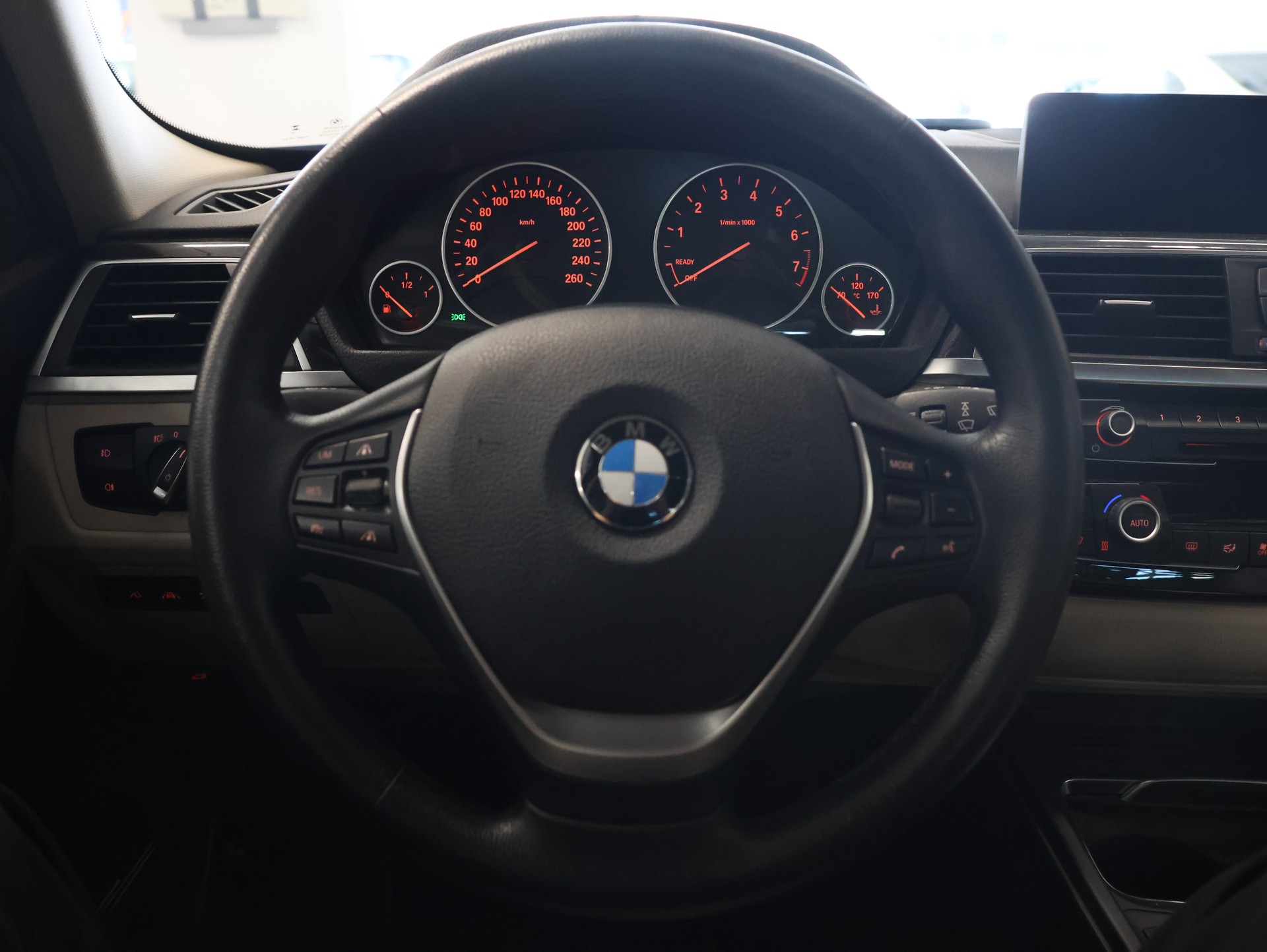 BMW 330i xDrive Touring *Rückfahrkamera* *Sitzheizung*-image-16