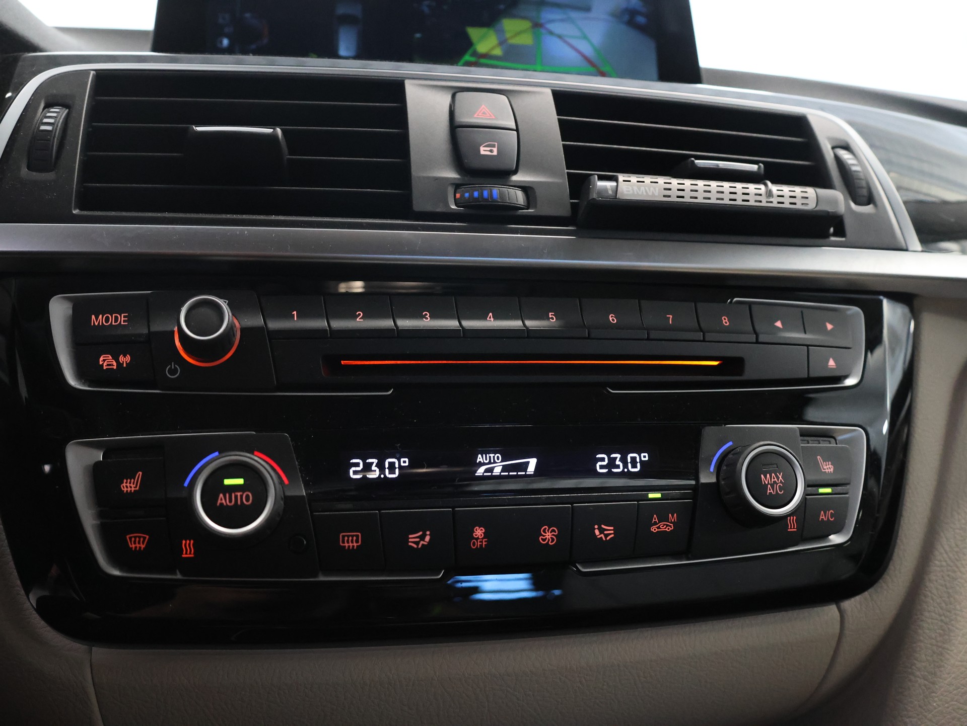 BMW 330i xDrive Touring *Rückfahrkamera* *Sitzheizung*-image-23