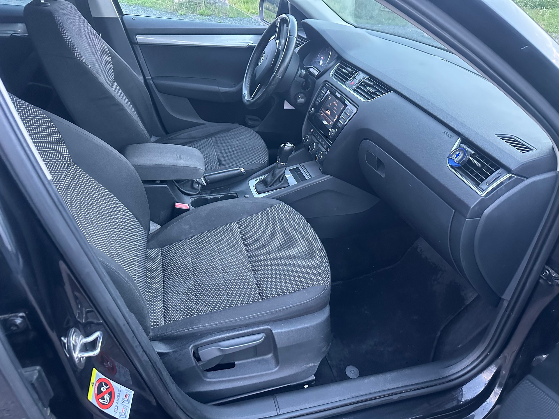 SKODA Octavia Combi 1.6 TDI Active DSG-image-8