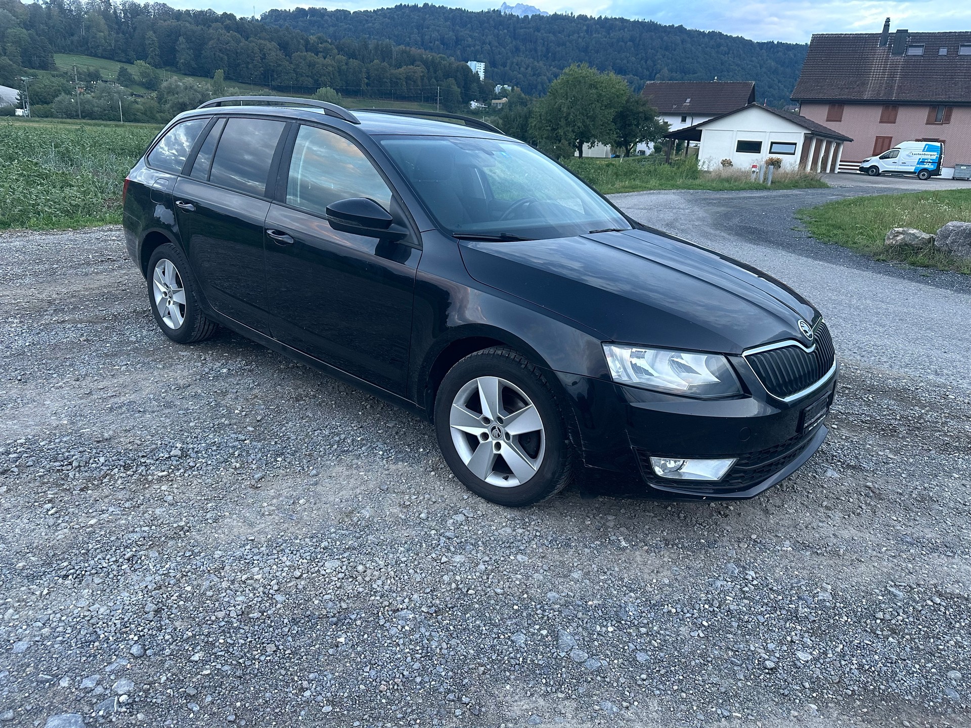 SKODA Octavia Combi 1.6 TDI Active DSG-image-14