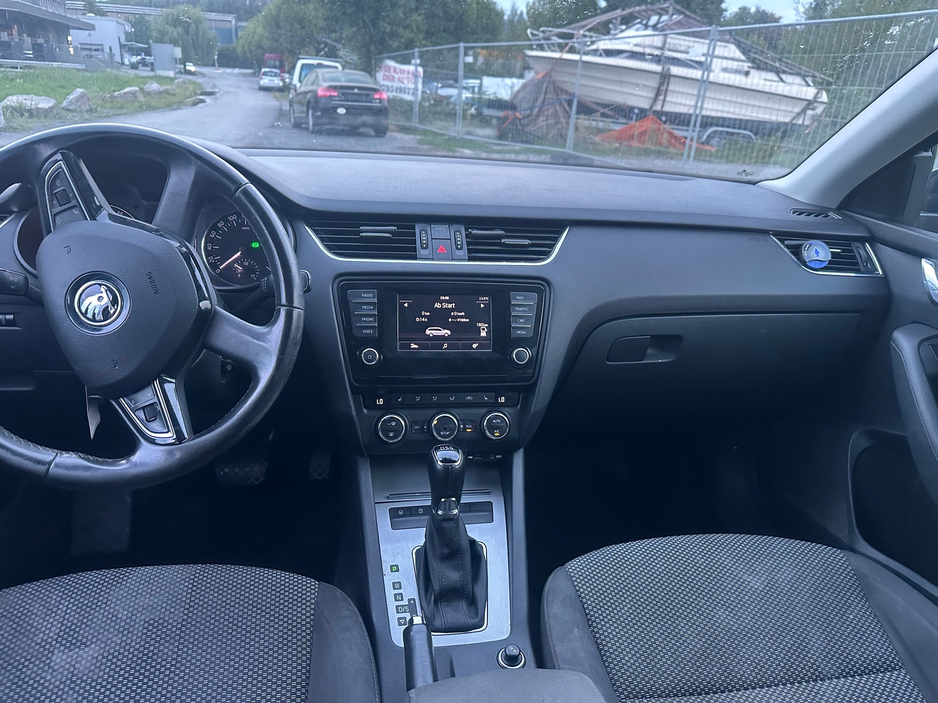 SKODA Octavia Combi 1.6 TDI Active DSG-image-12