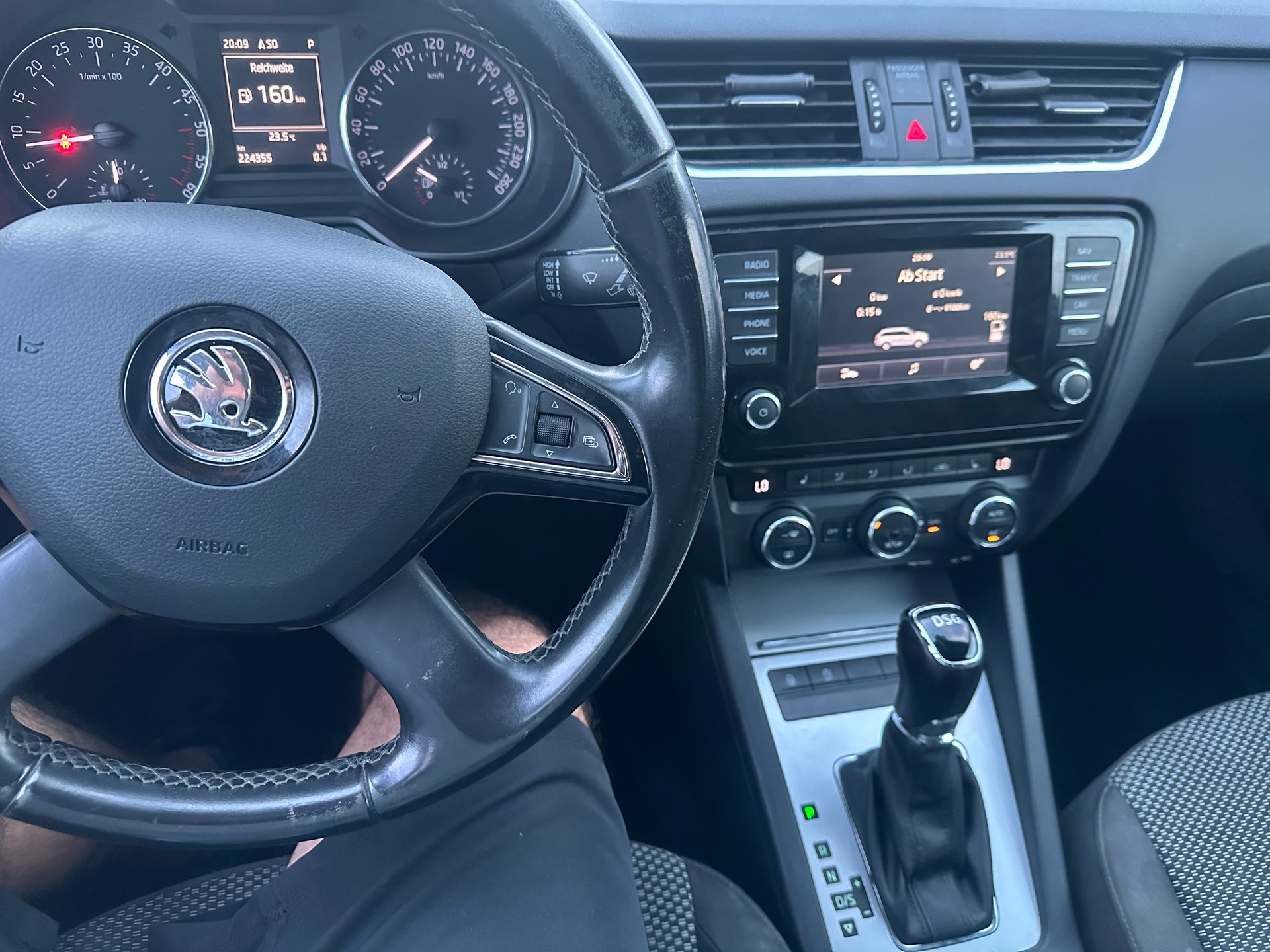 SKODA Octavia Combi 1.6 TDI Active DSG-image-10