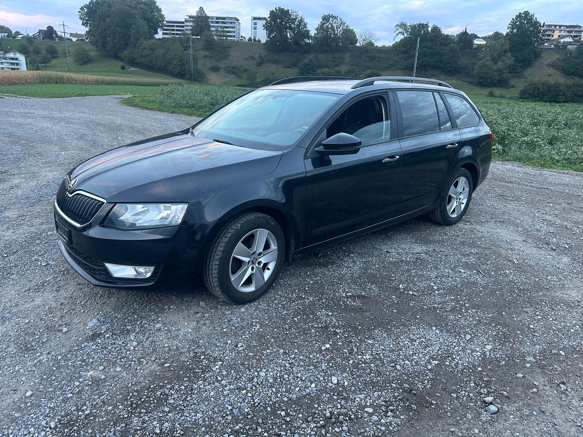 SKODA Octavia Combi 1.6 TDI Active DSG-image-13