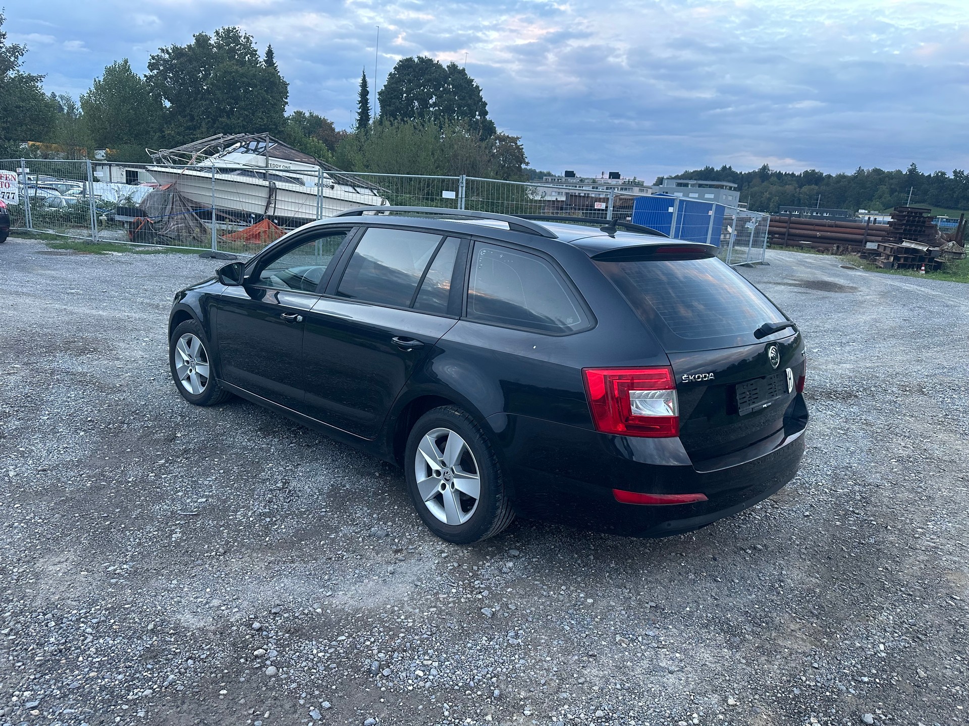 SKODA Octavia Combi 1.6 TDI Active DSG-image-7