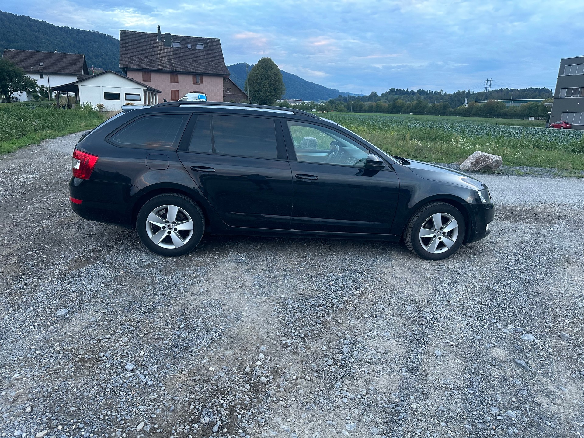 SKODA Octavia Combi 1.6 TDI Active DSG-image-4