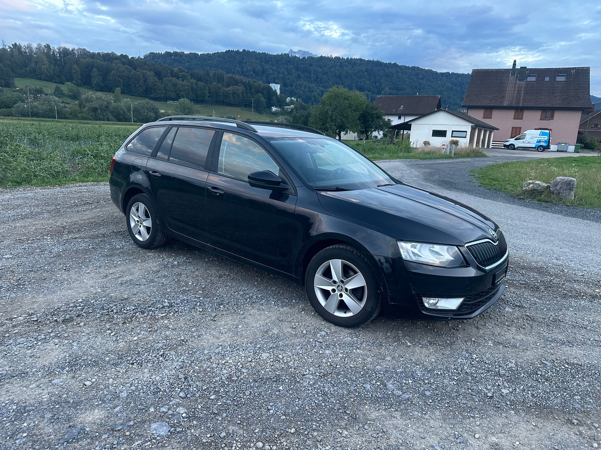 SKODA Octavia Combi 1.6 TDI Active DSG-image-3