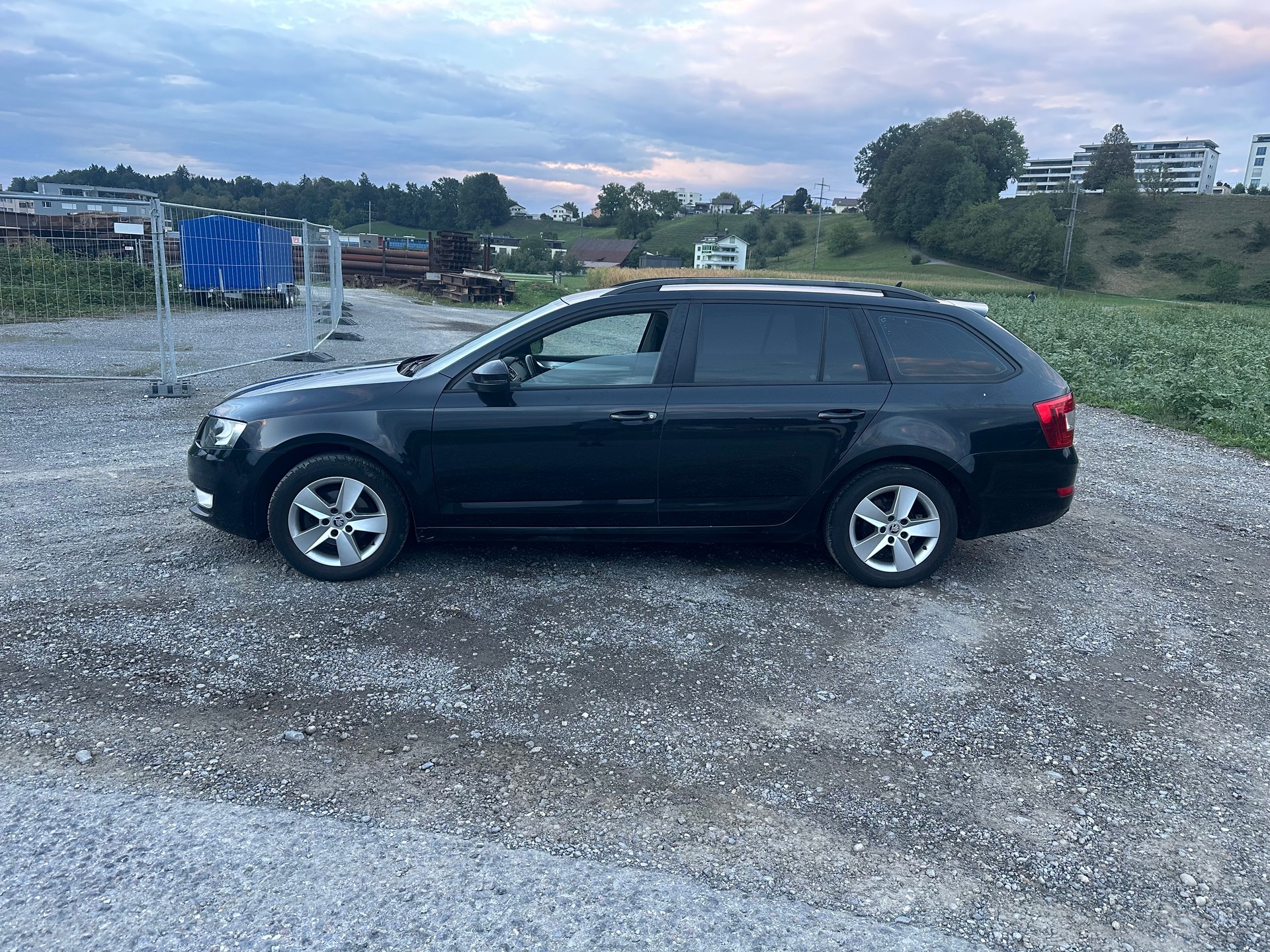 SKODA Octavia Combi 1.6 TDI Active DSG-image-1