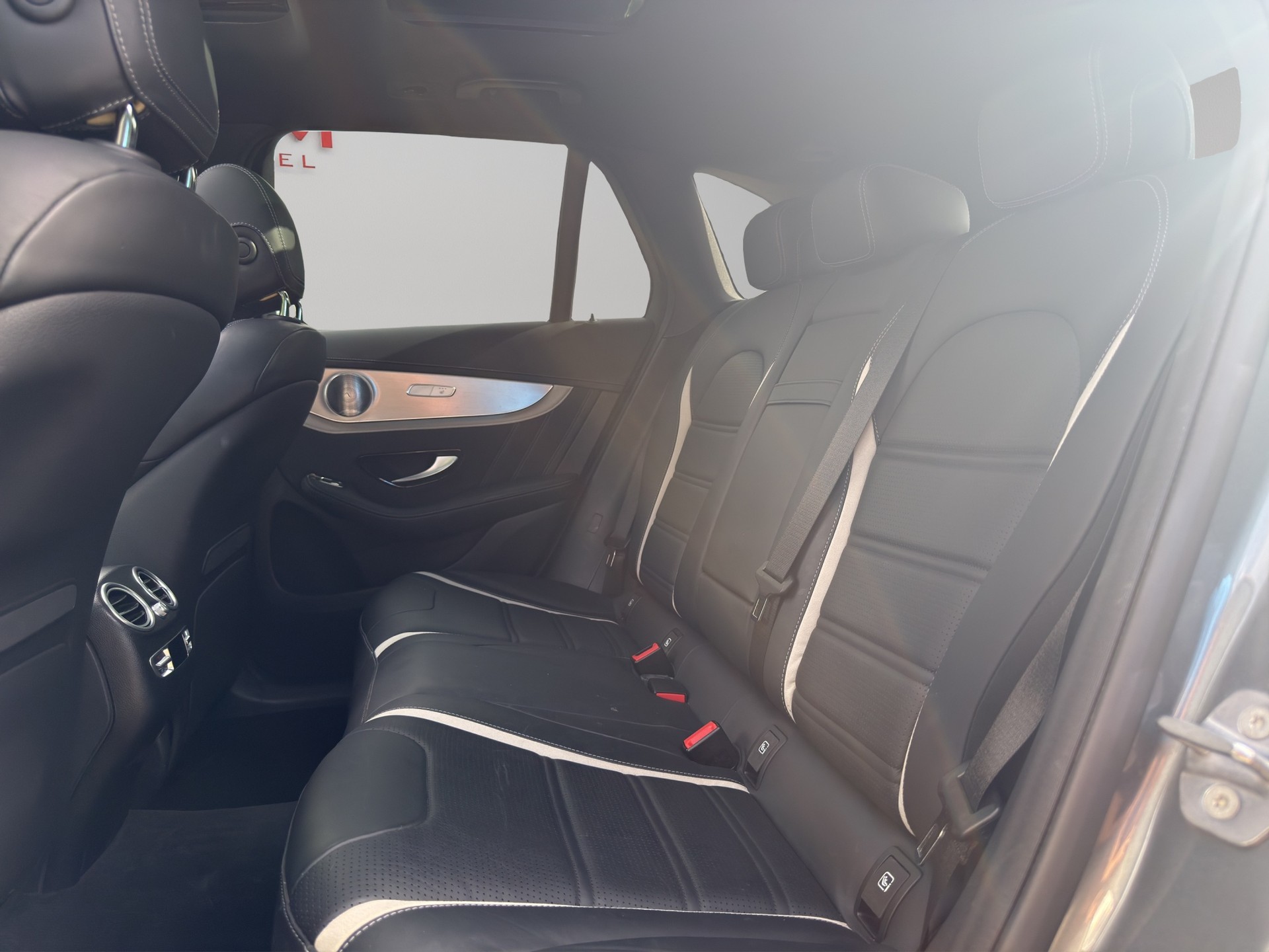 MERCEDES-BENZ GLC 63 S AMG 4Matic+ 9G-Tronic-image-17