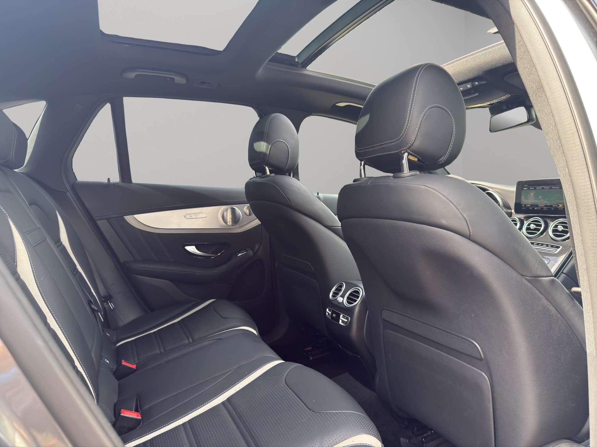 MERCEDES-BENZ GLC 63 S AMG 4Matic+ 9G-Tronic-image-22