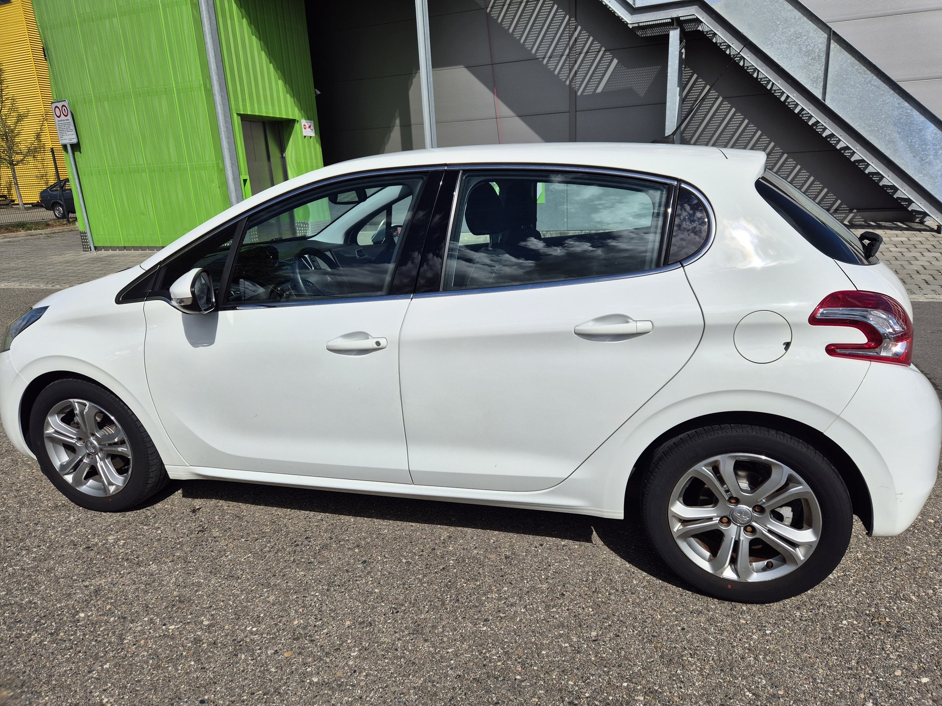 PEUGEOT 208 1.6 VTI Allure Automatik-image-5