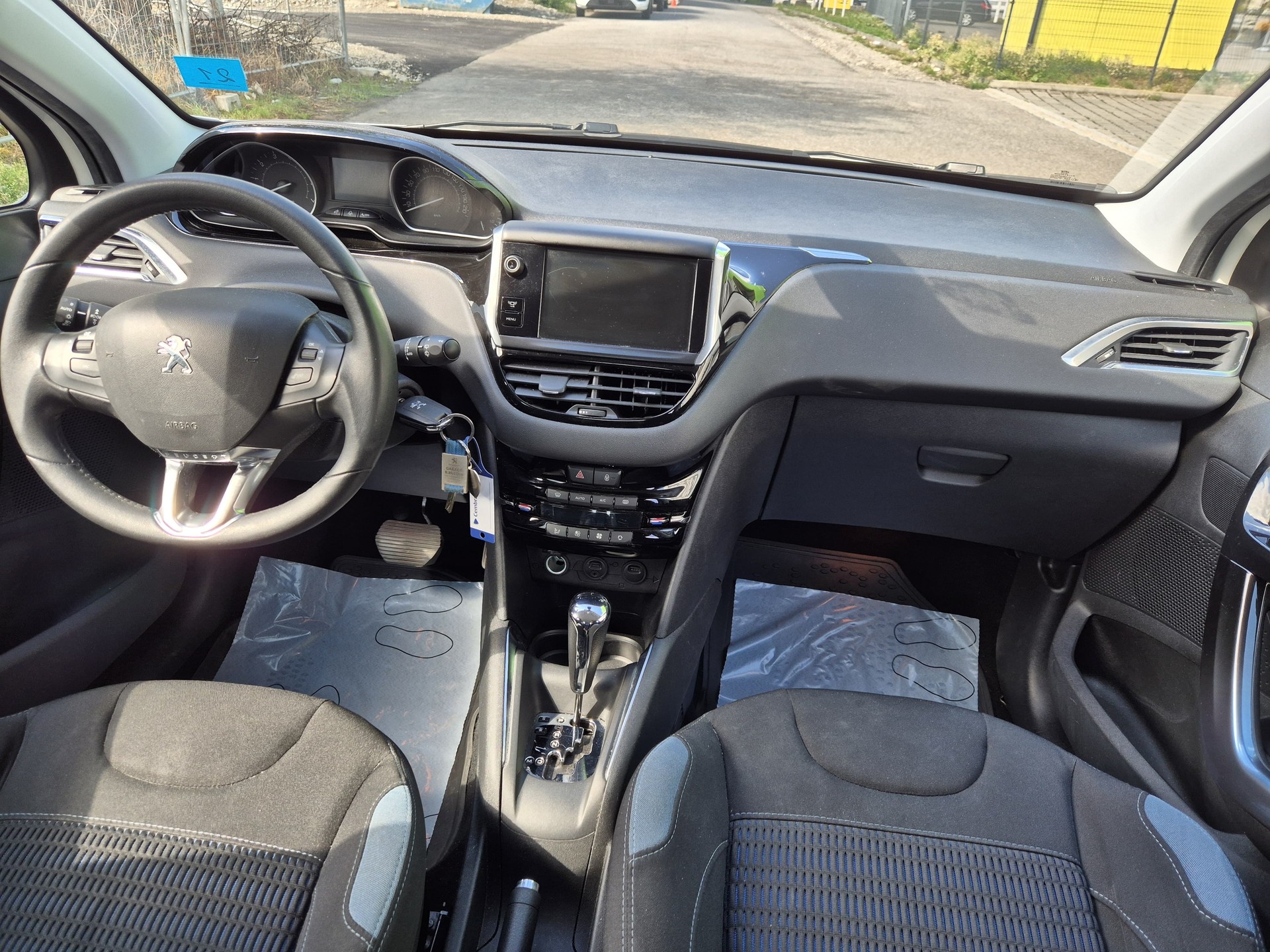 PEUGEOT 208 1.6 VTI Allure Automatik-image-6