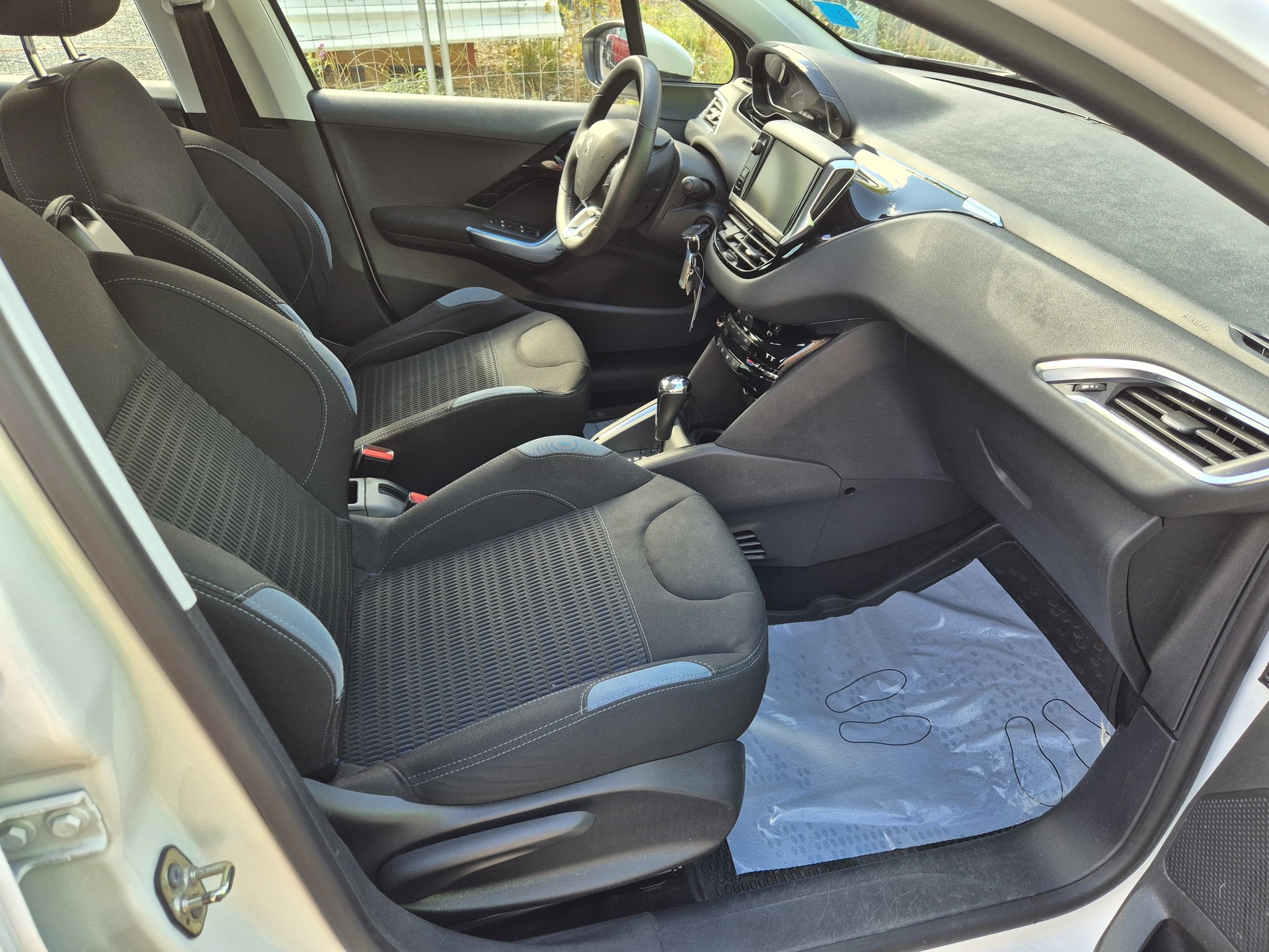 PEUGEOT 208 1.6 VTI Allure Automatik-image-8