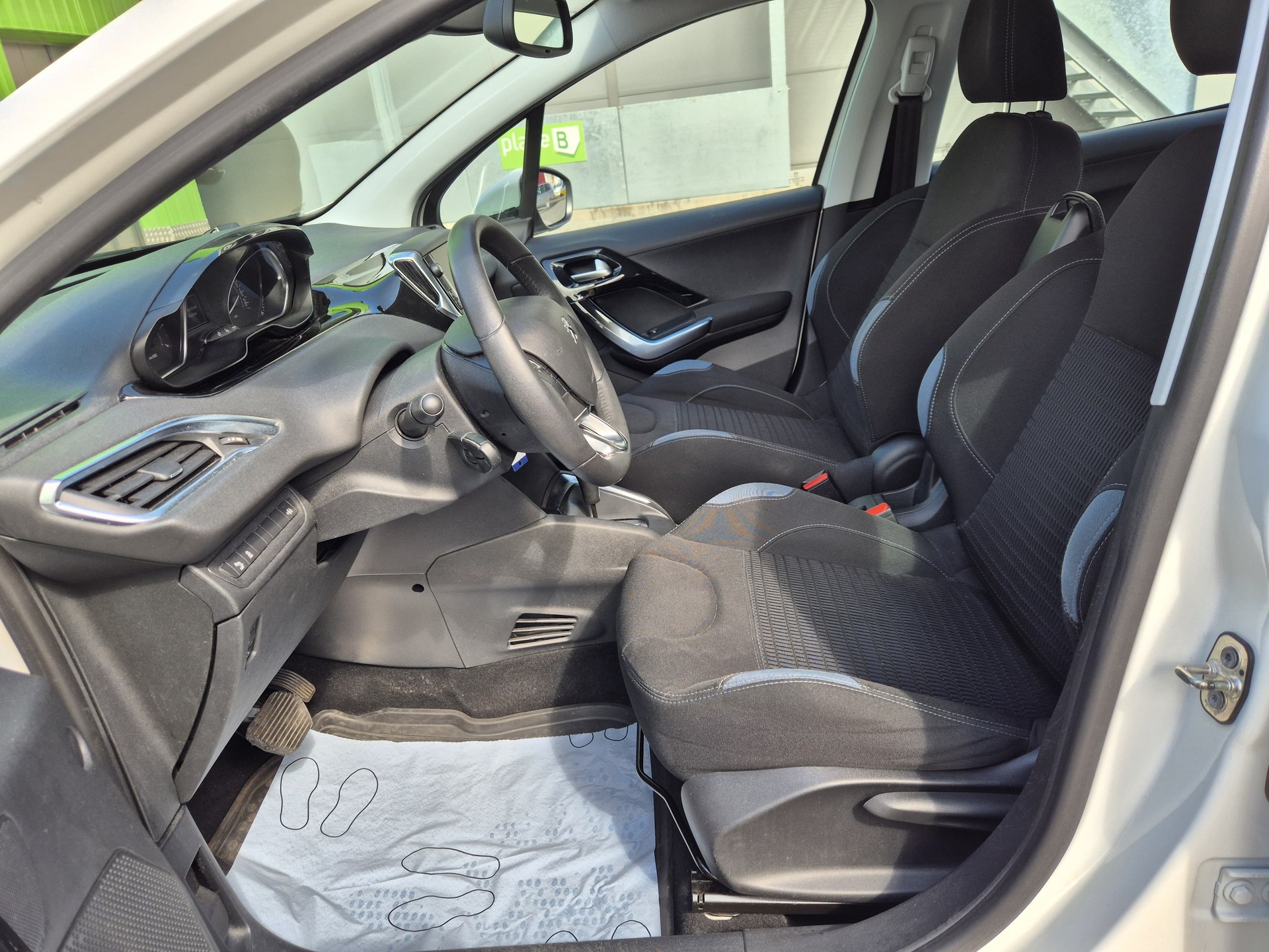 PEUGEOT 208 1.6 VTI Allure Automatik-image-9