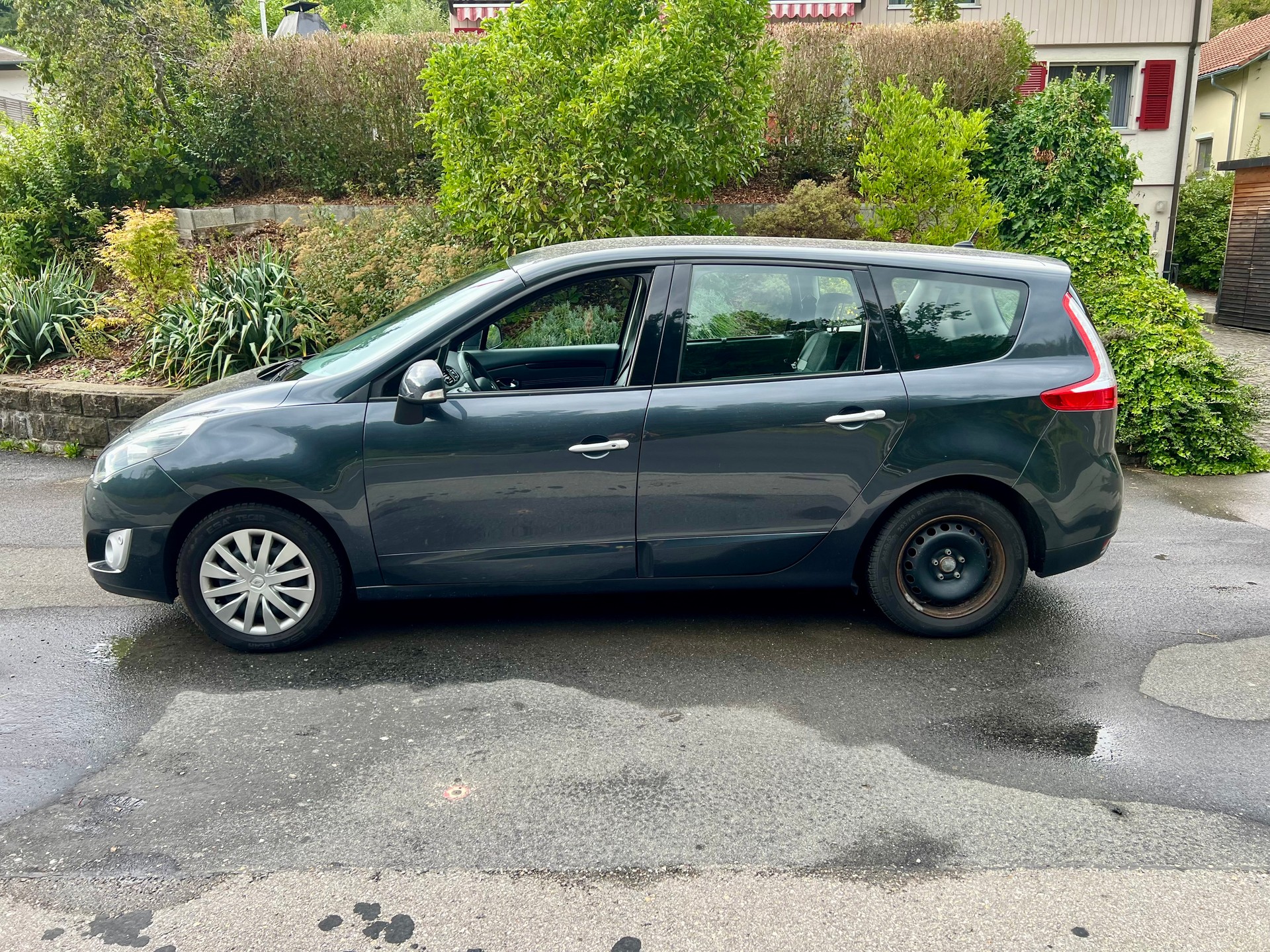 RENAULT Grand Scénic 1.5 dCi Dynamique-image-1