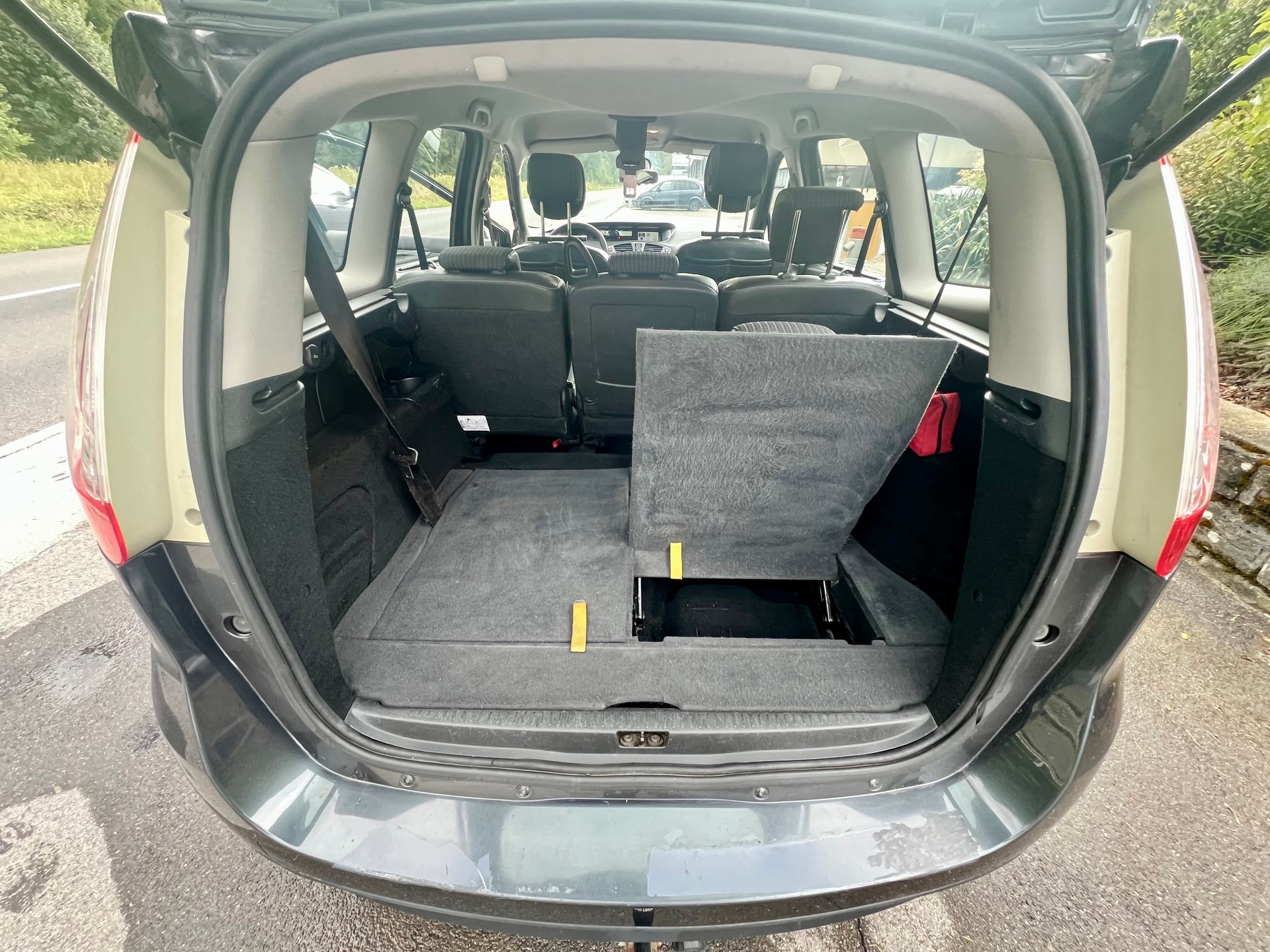 RENAULT Grand Scénic 1.5 dCi Dynamique-image-9
