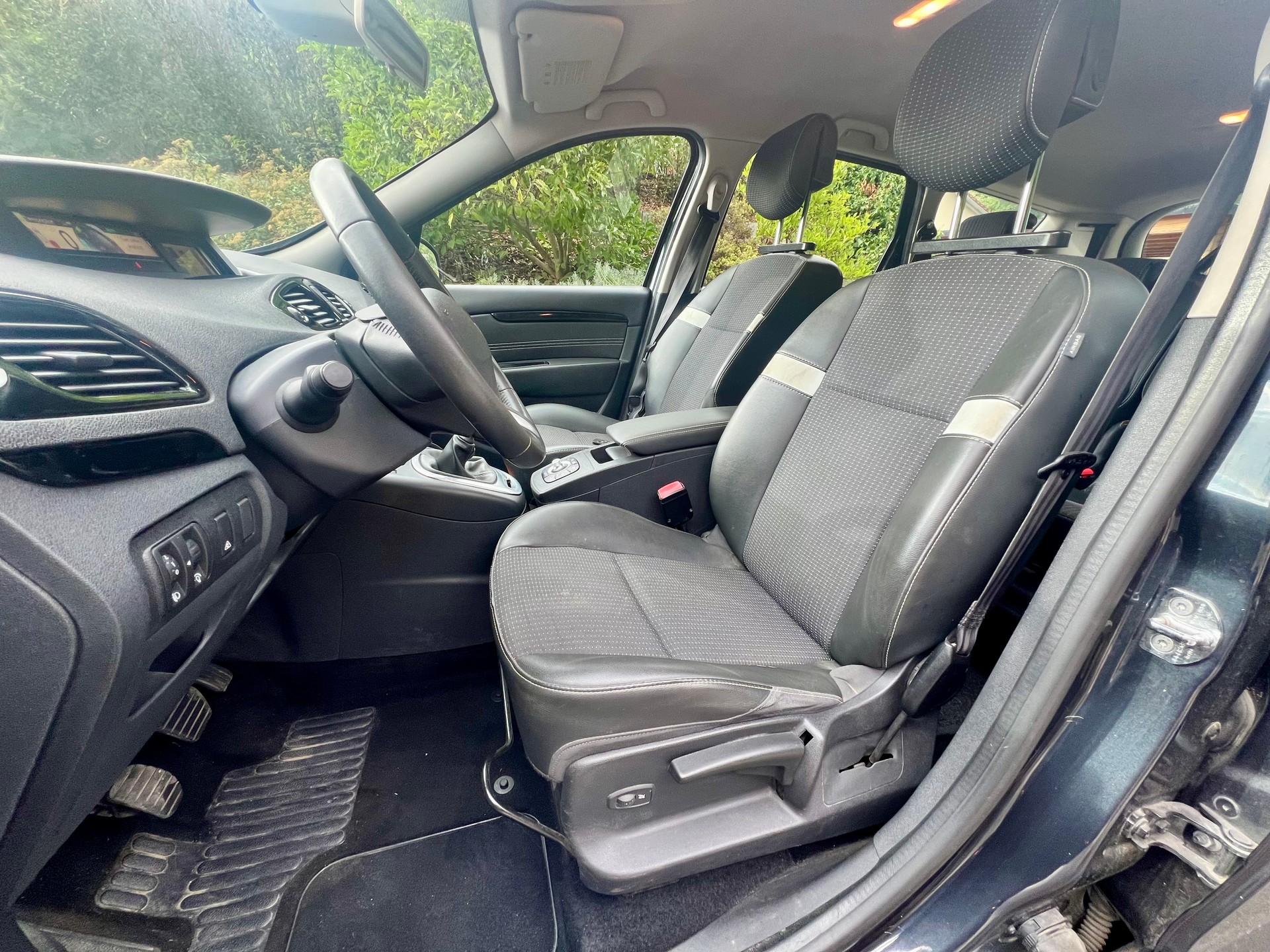 RENAULT Grand Scénic 1.5 dCi Dynamique-image-8