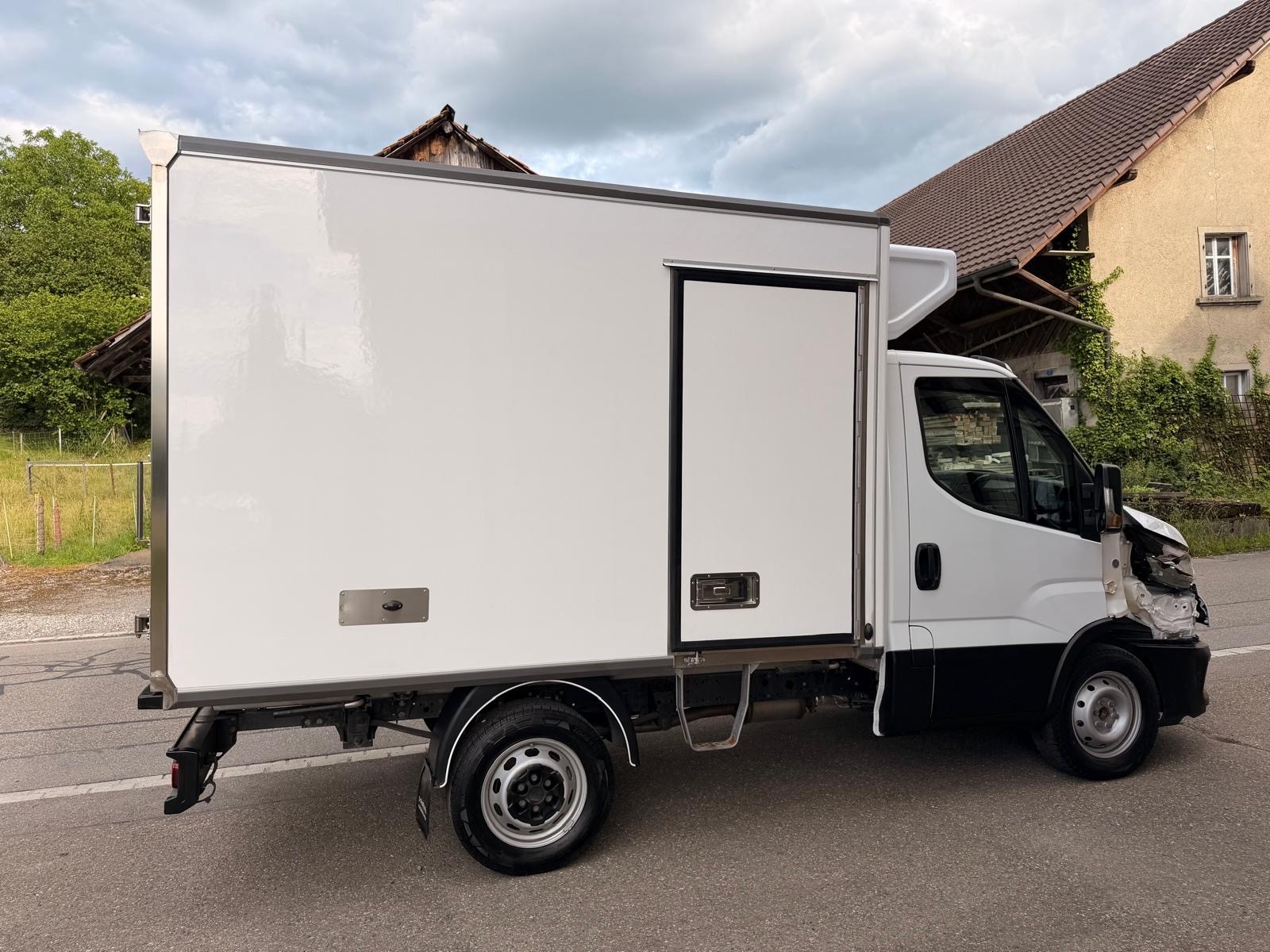 IVECO 35 S 16 10770kmTiefkühler - Konvekta TK 3950 (12V/400V) FR 4.1 – Fahrt- und Standkühlung bis -20°C-image-4