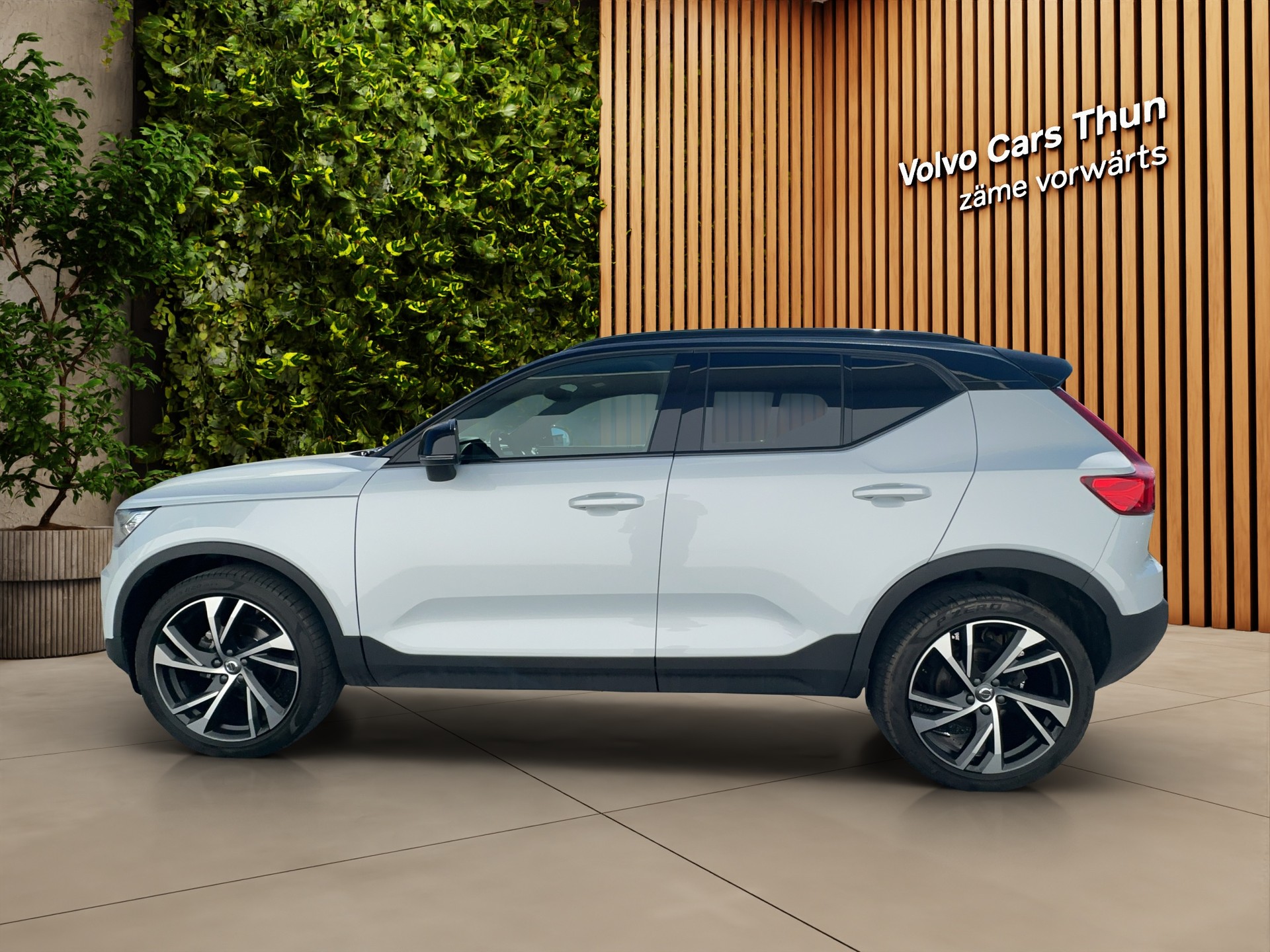 VOLVO XC40 1.5 T3 R-Design-showroom-element-2