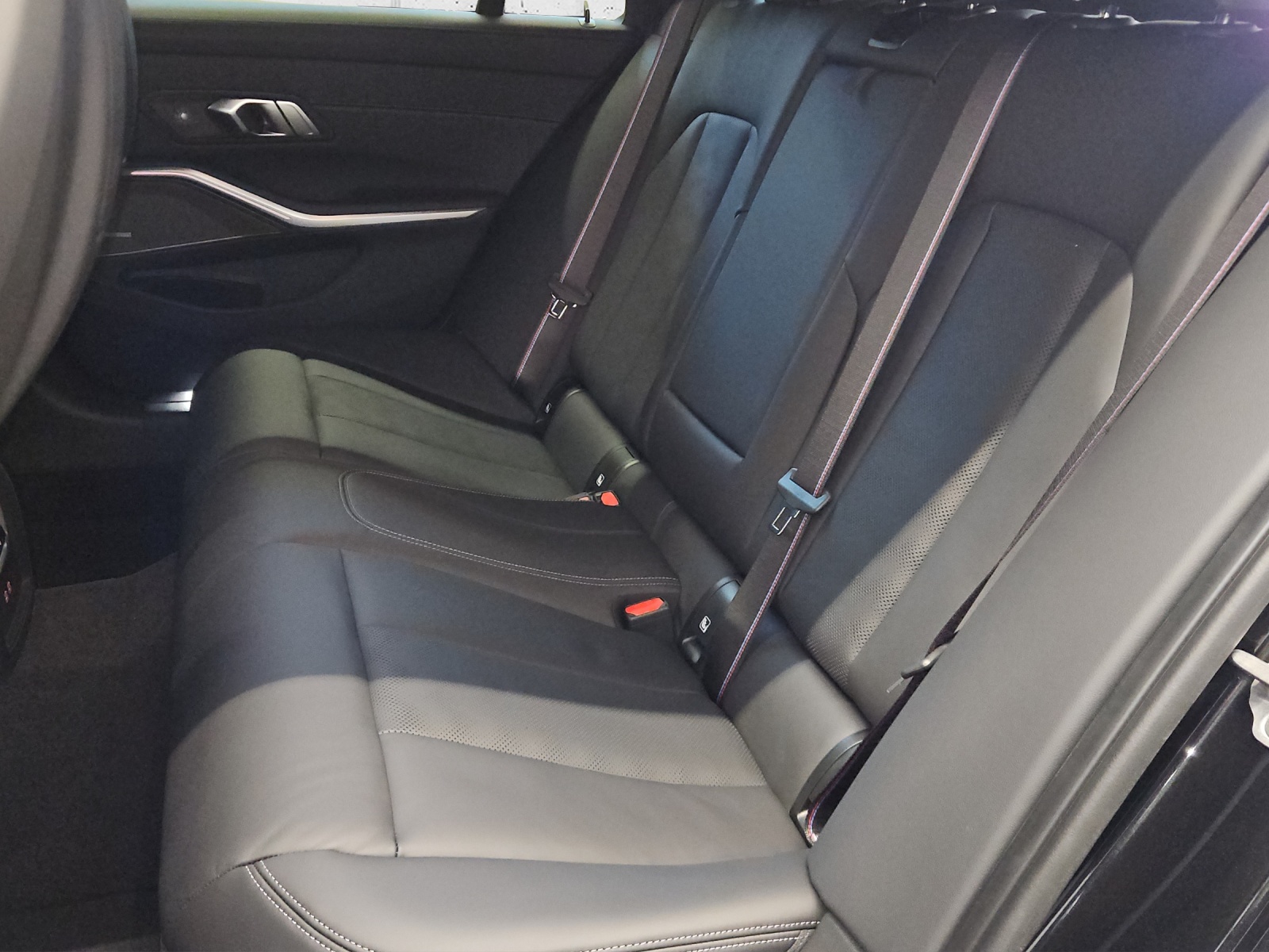 BMW M3 Competition xDrive Touring-image-10