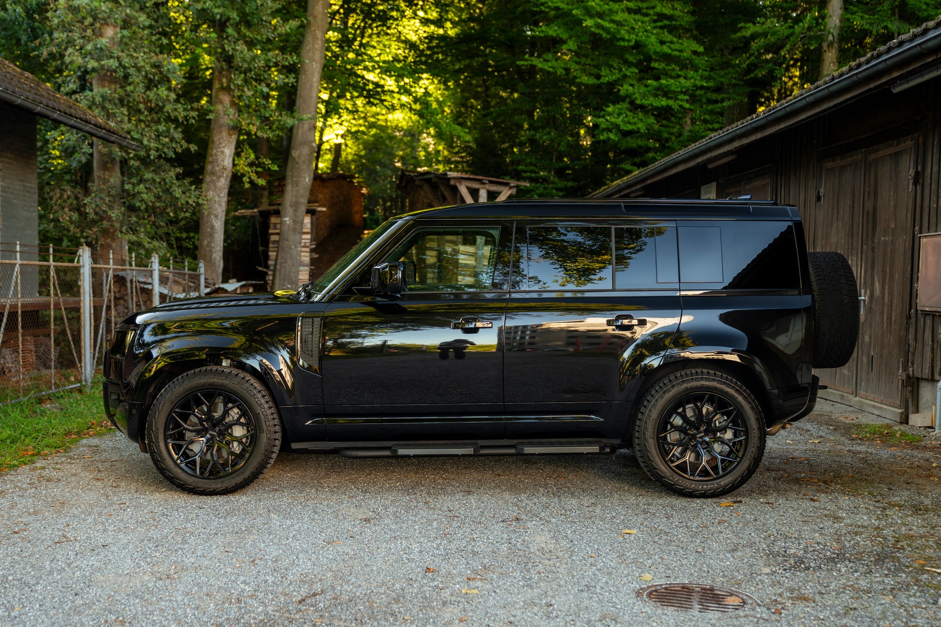 LAND ROVER 3.0 D I6 300 X-Dynamic HSE-image-2