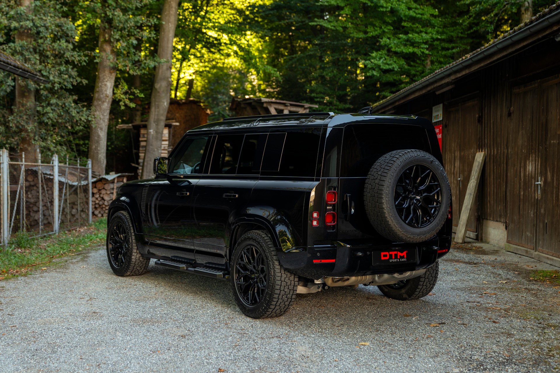 LAND ROVER 3.0 D I6 300 X-Dynamic HSE-image-3