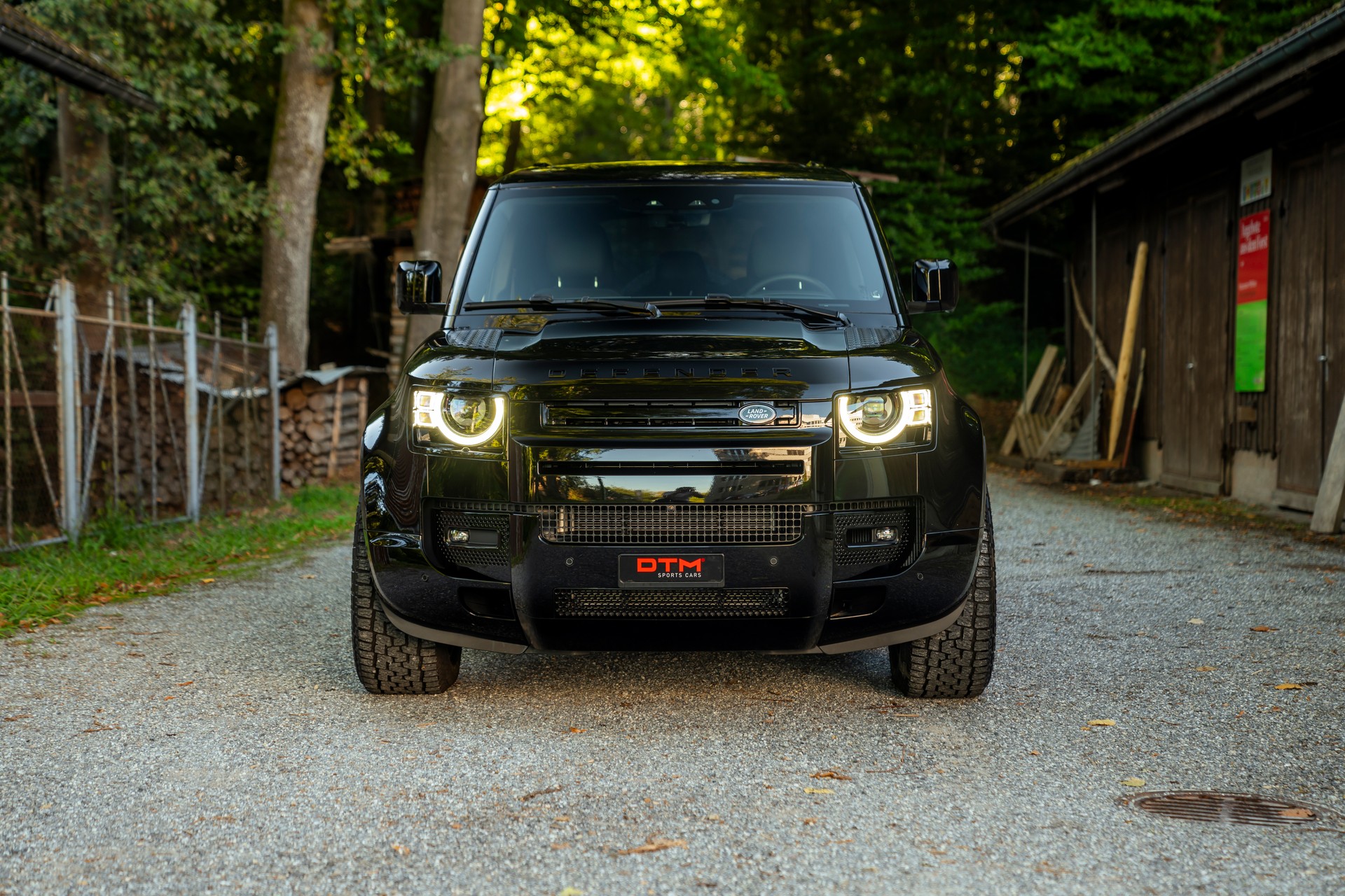 LAND ROVER 3.0 D I6 300 X-Dynamic HSE-image-1