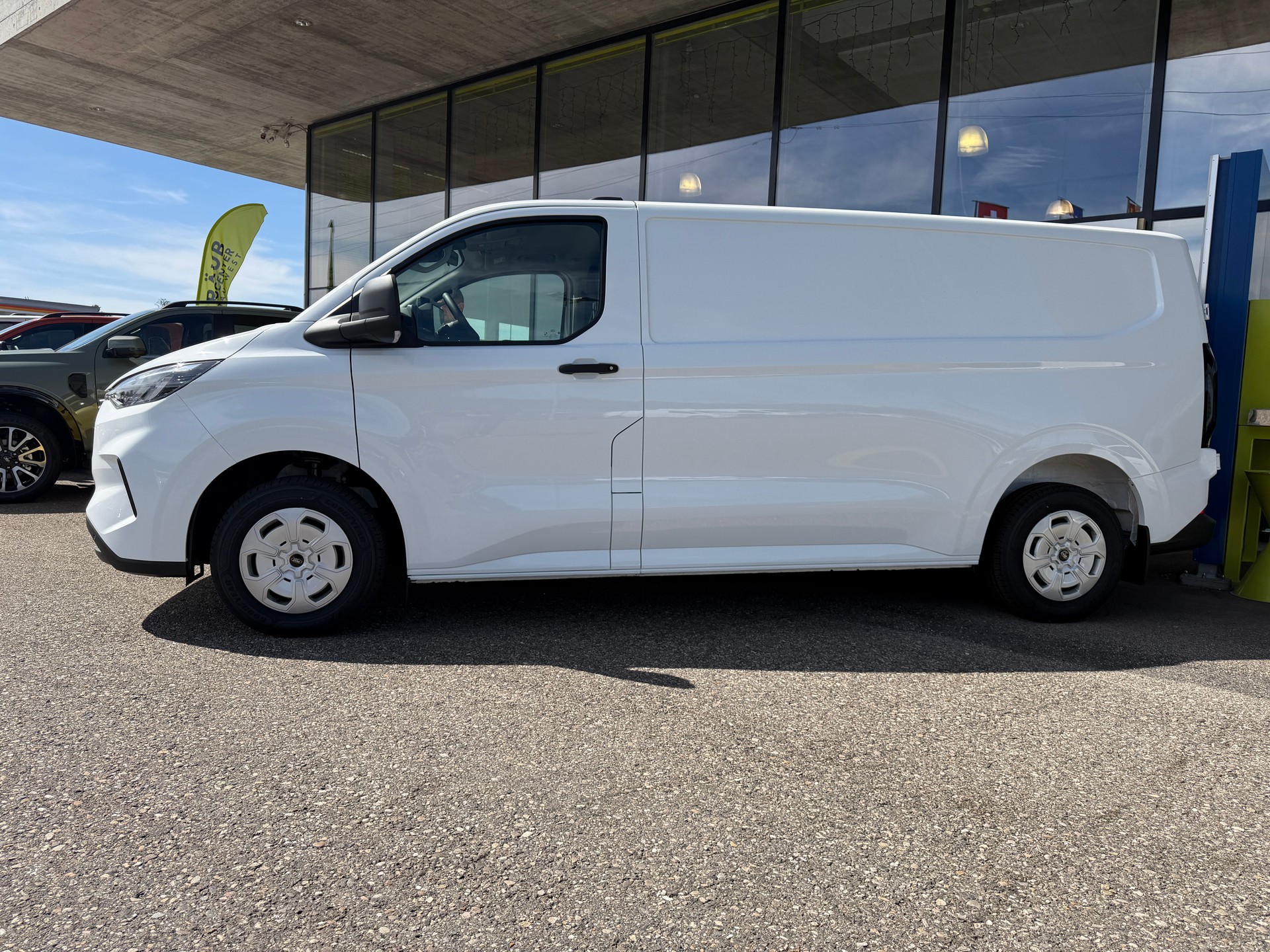 FORD Transit Custom Van 320 L2H1 Trend Automat-image-3