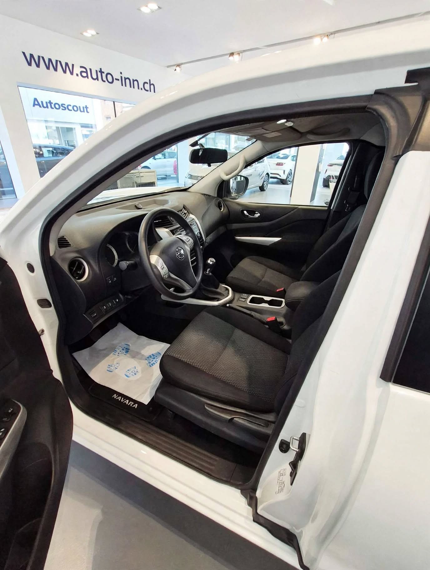 NISSAN Navara King Cab Acenta 2.3 dCi 4WD-image-6