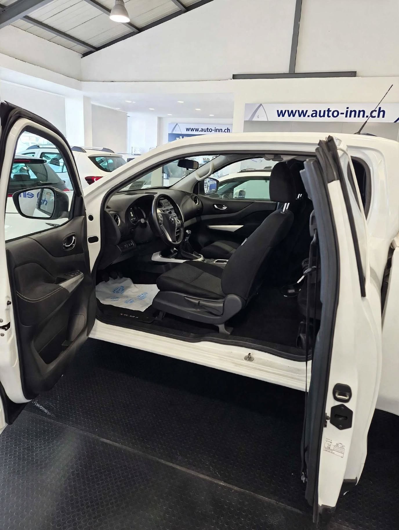 NISSAN Navara King Cab Acenta 2.3 dCi 4WD-image-7